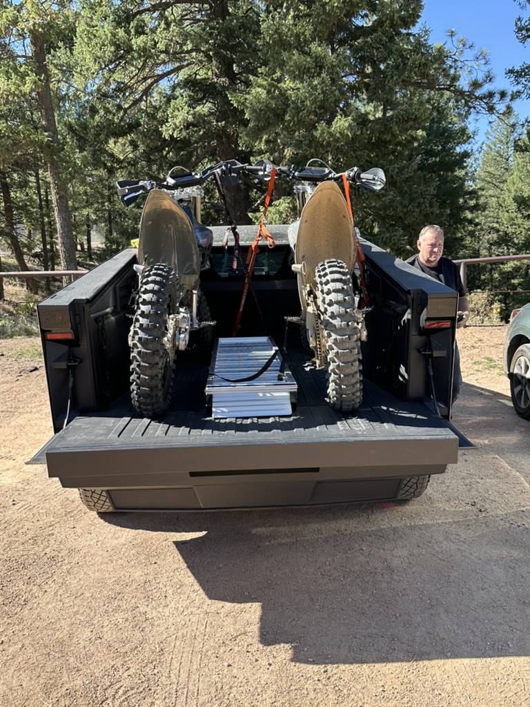 Tesla Cybertruck Perfect Cybertruck companion! Stark Varg 1737506346474-jv