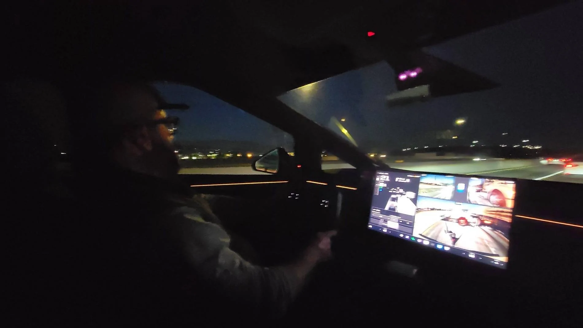 Tesla Cybertruck First time towing with my Cyberbeast. WhatsApp  tow CB Bart