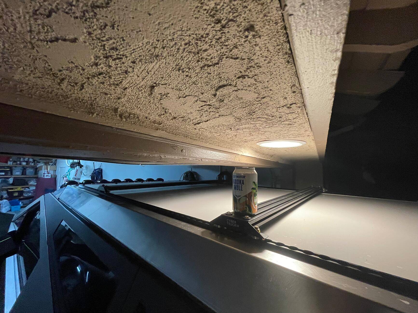 Tesla Cybertruck Roof crossbars: CybertruckCo vs. Mars vs. Tesla tempImageLHYw0s