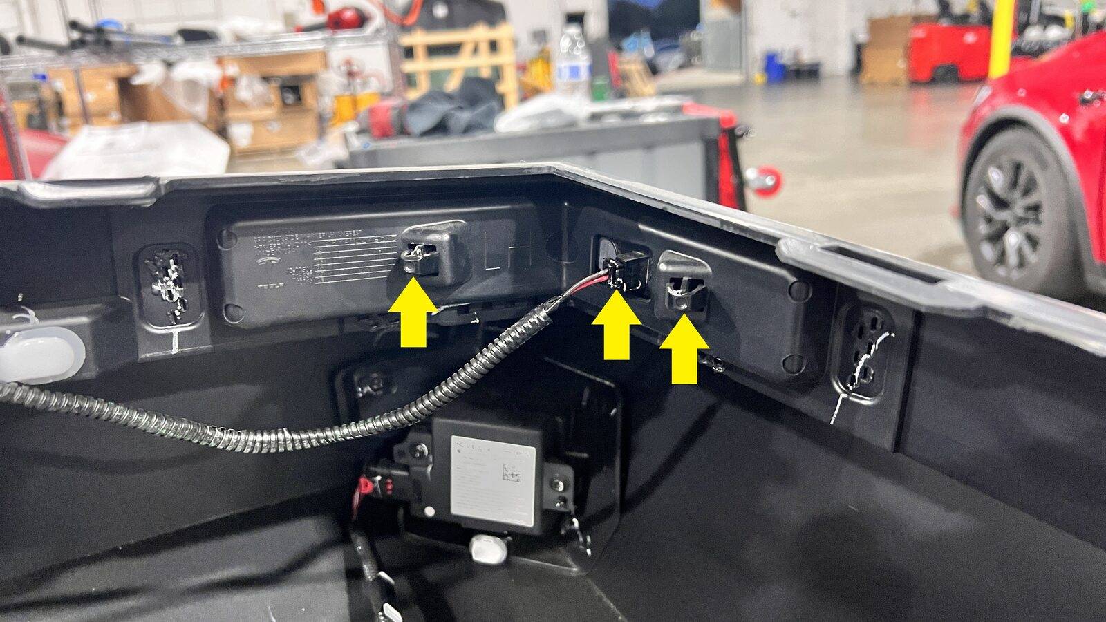 Tesla Cybertruck Rear passenger parking light not working… GUID-0FB33E8F-A1D2-4125-B212-77DC1888F21B-online-en-US