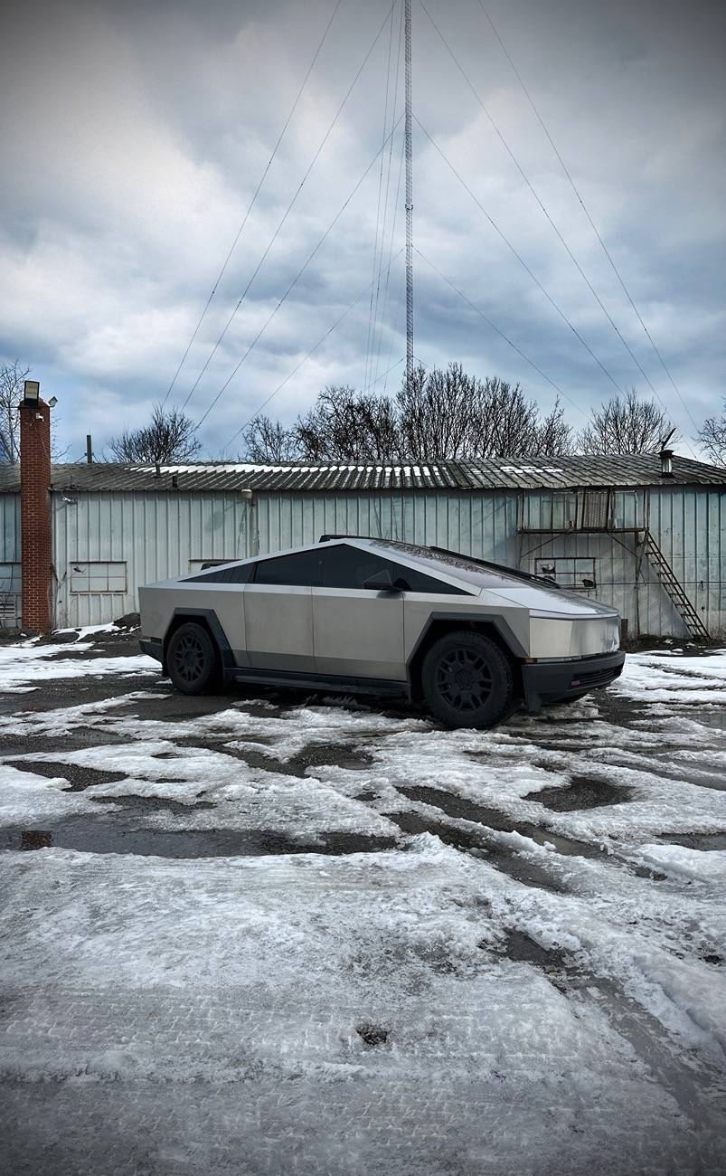 Tesla Cybertruck What are some great locations for car photography? IMG_3535