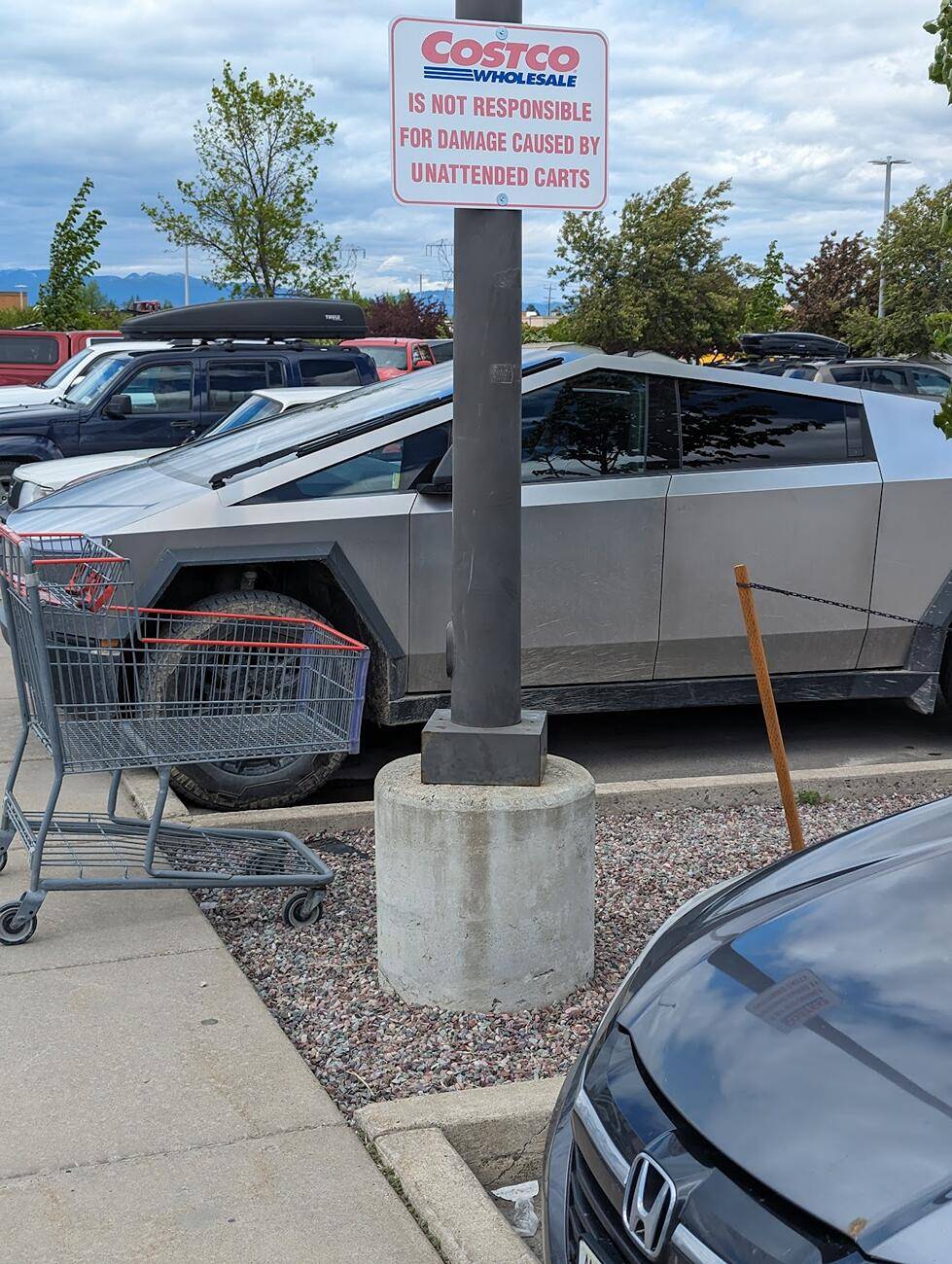 Tesla Cybertruck What are some great locations for car photography? 1737992339648-ju