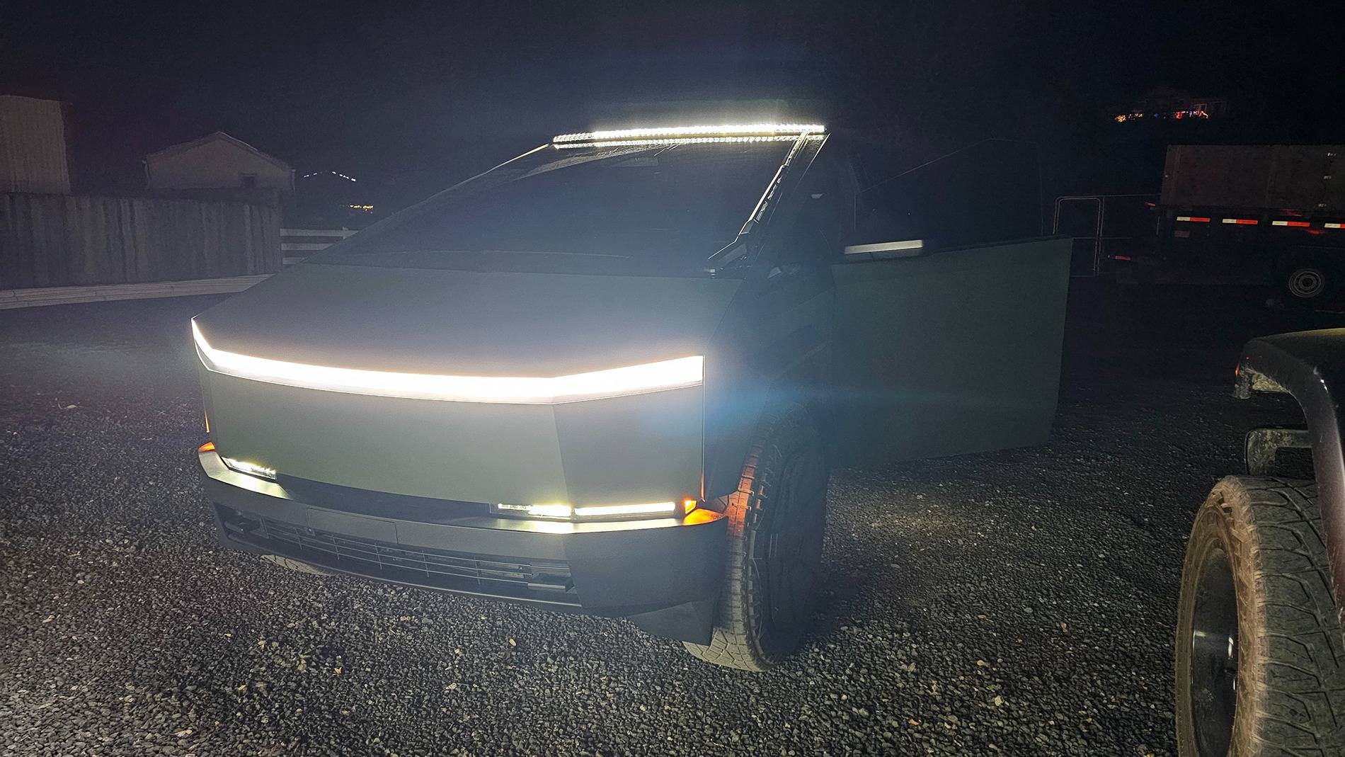 Tesla Cybertruck Foundation series package complete with updated aero covers and light bar 1000009952