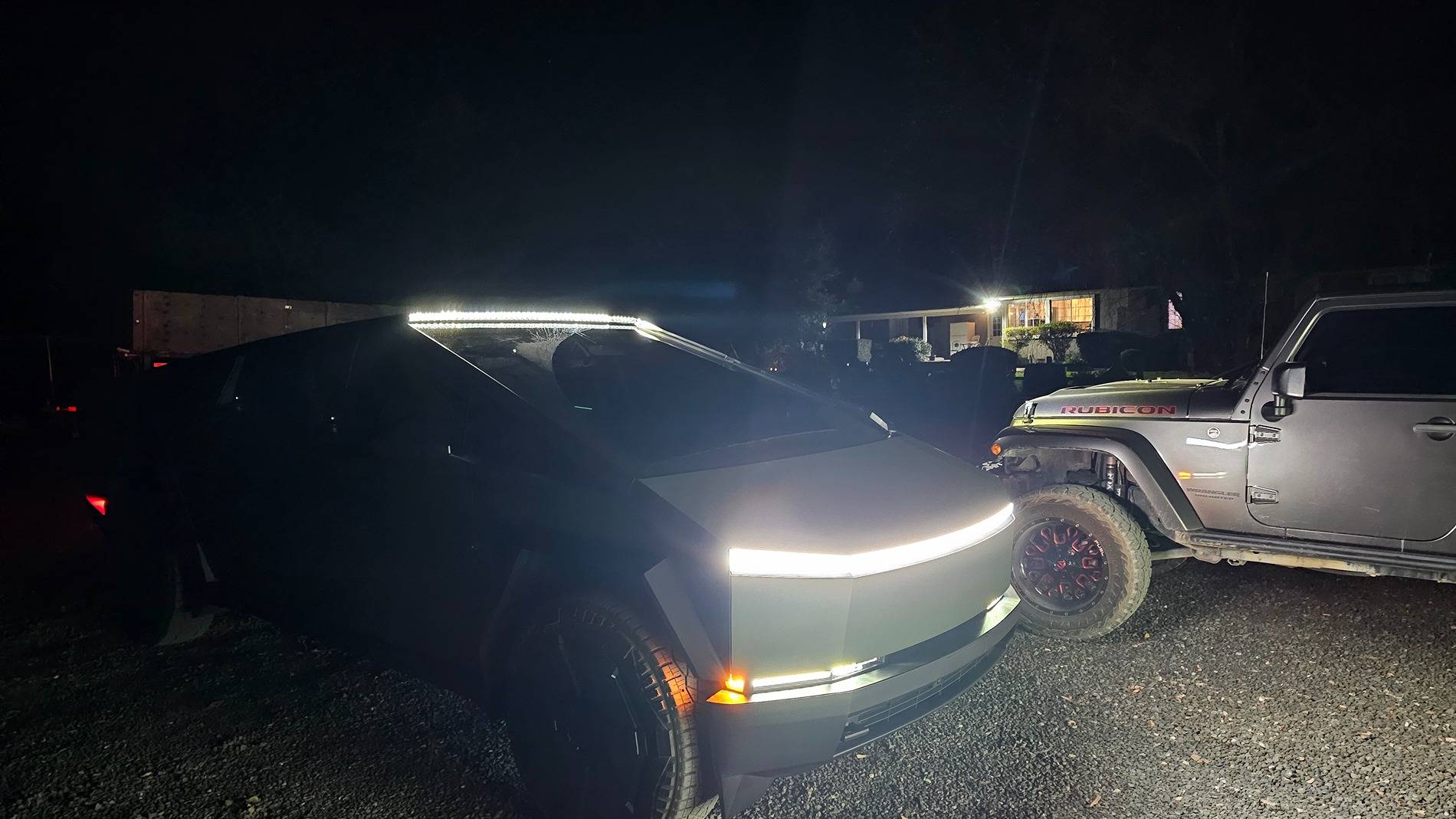 Tesla Cybertruck Foundation series package complete with updated aero covers and light bar 1000009950
