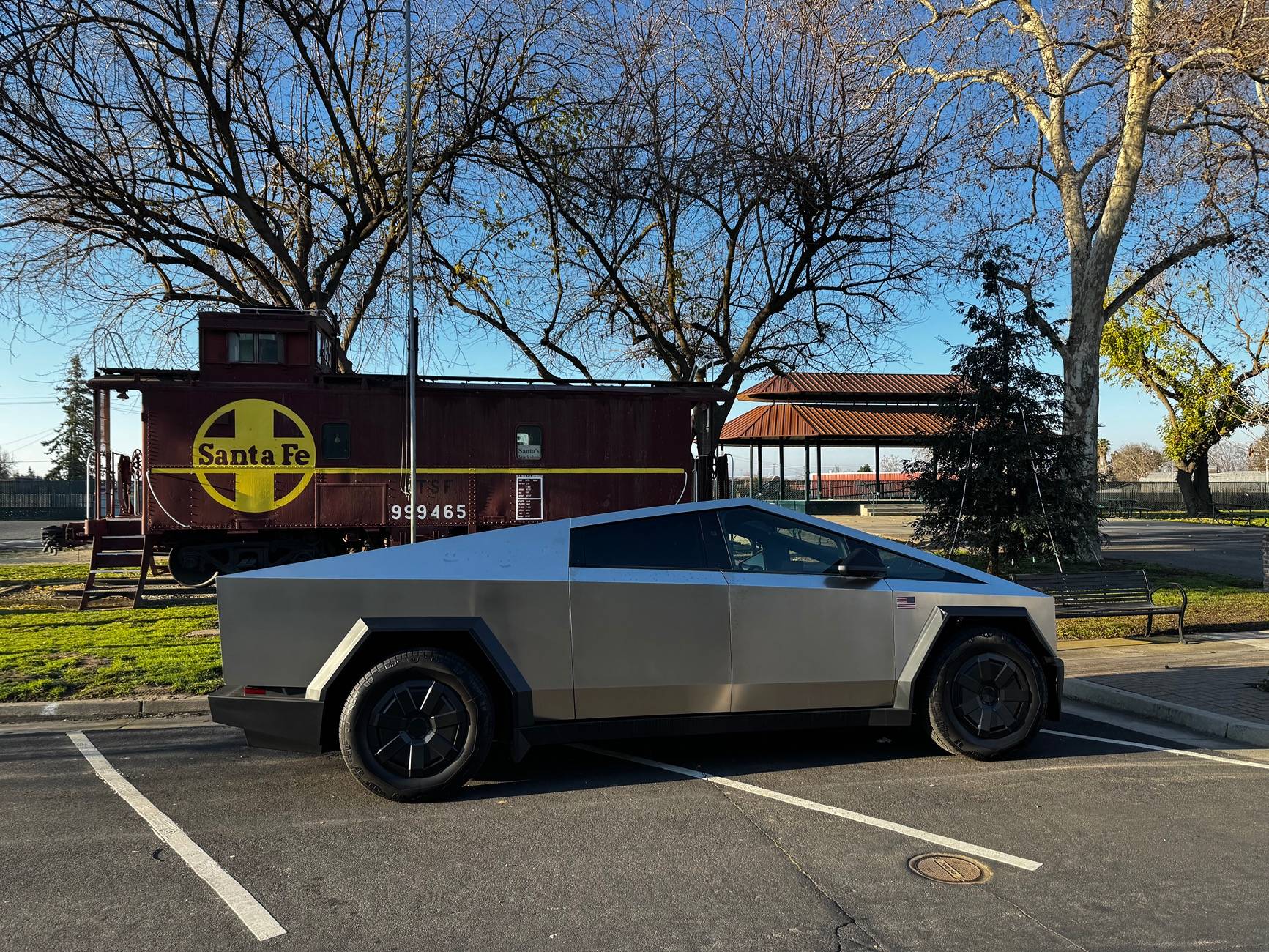 Tesla Cybertruck Daily random Cybertruck photos thread - Post Yours! 📸 🤳 IMG_6200