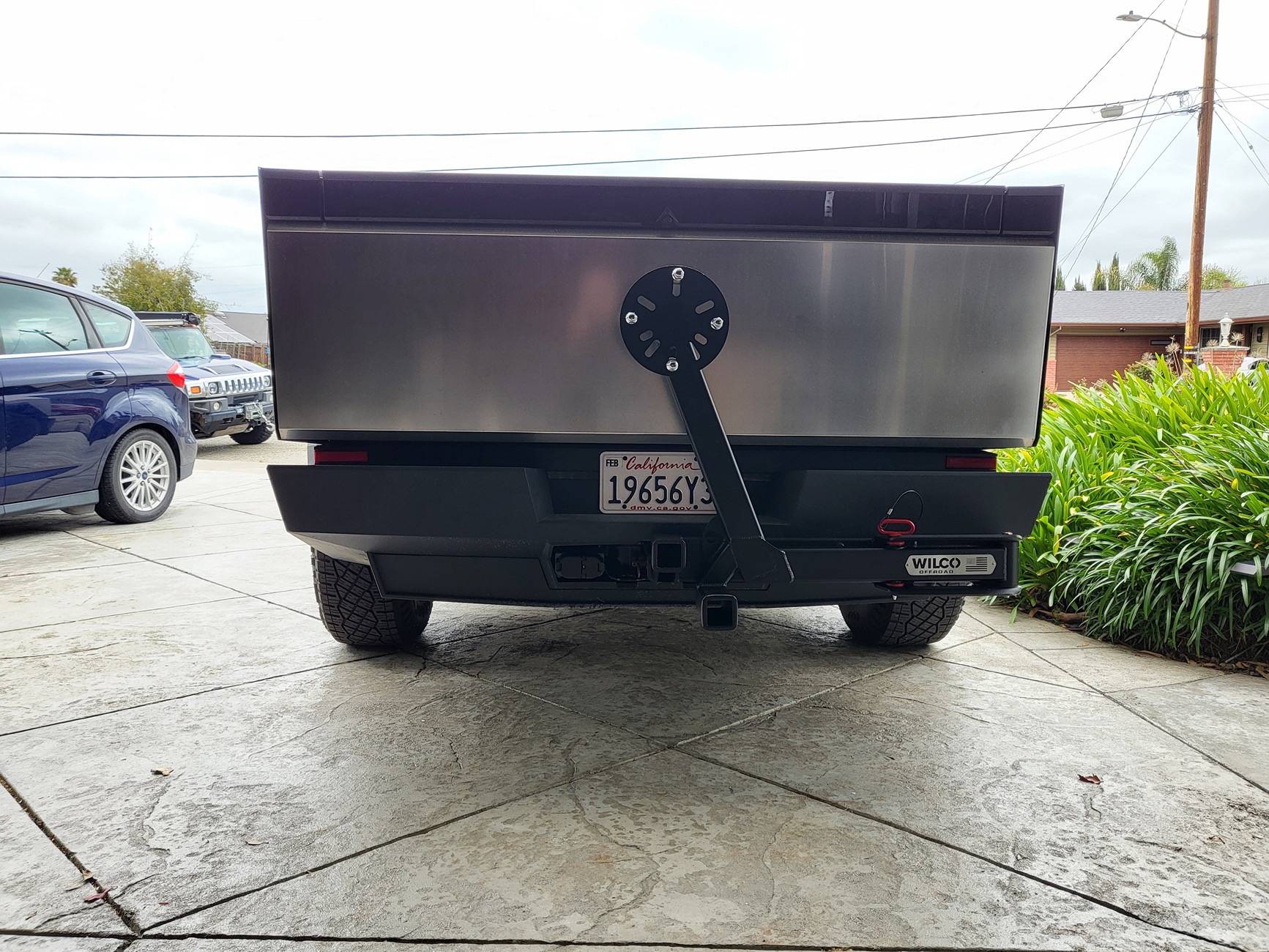 Tesla Cybertruck Options for Mounting Spare Tire Set—not in vault or roof racks? 1738087114123-0x