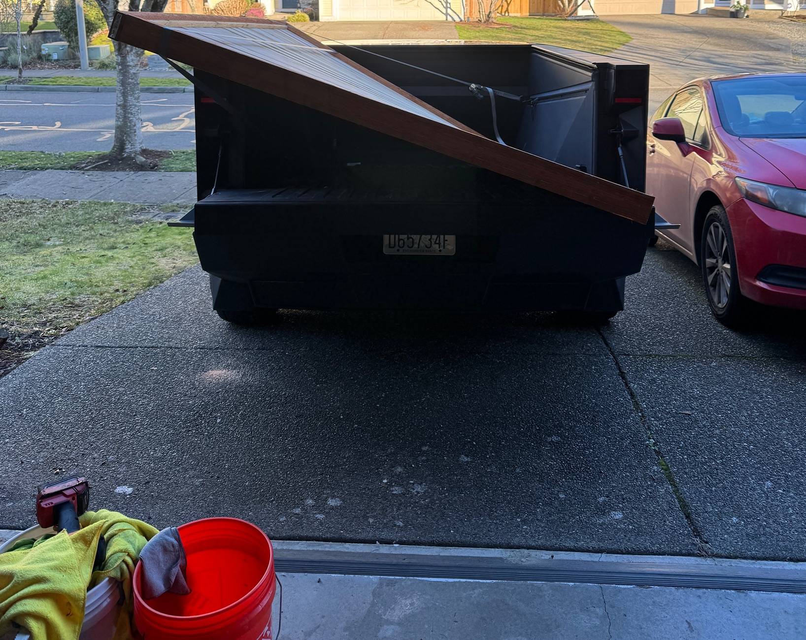 Tesla Cybertruck What Are You Hauling in your Cybertruck? 🦾 👷‍♂️ IMG_1278