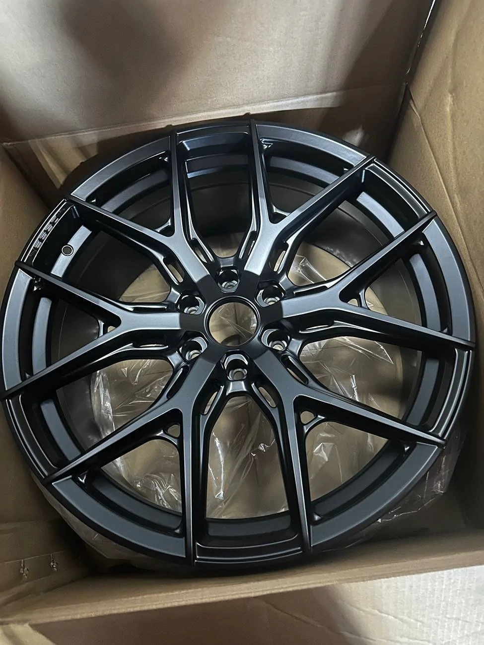 Tesla Cybertruck sold Vossen HF6-4 22x9.5 with Nitto 285/55r22 ridge grapplers shipped IMG_2113