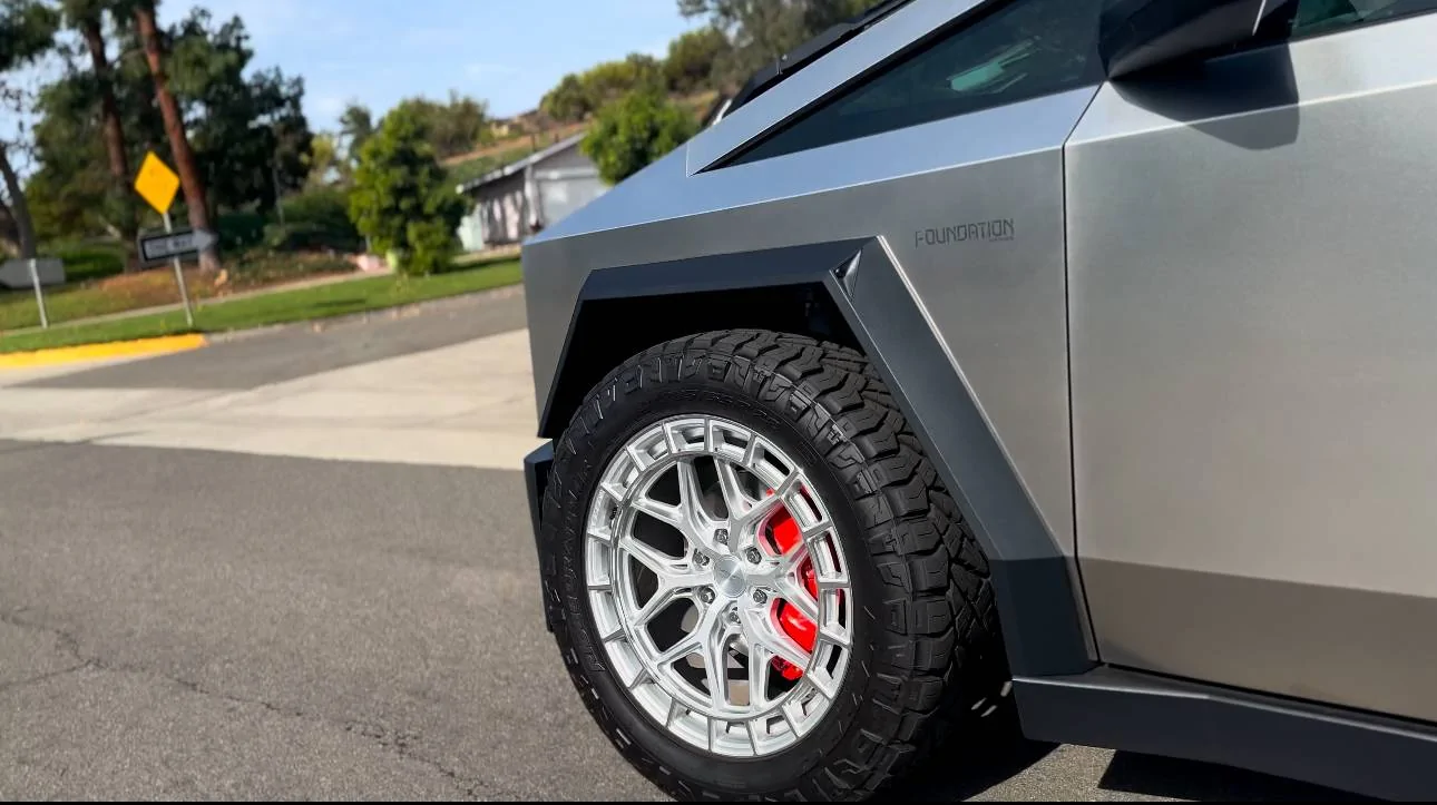 Tesla Cybertruck sold Vossen HF6-4 22x9.5 with Nitto 285/55r22 ridge grapplers shipped IMG_1847