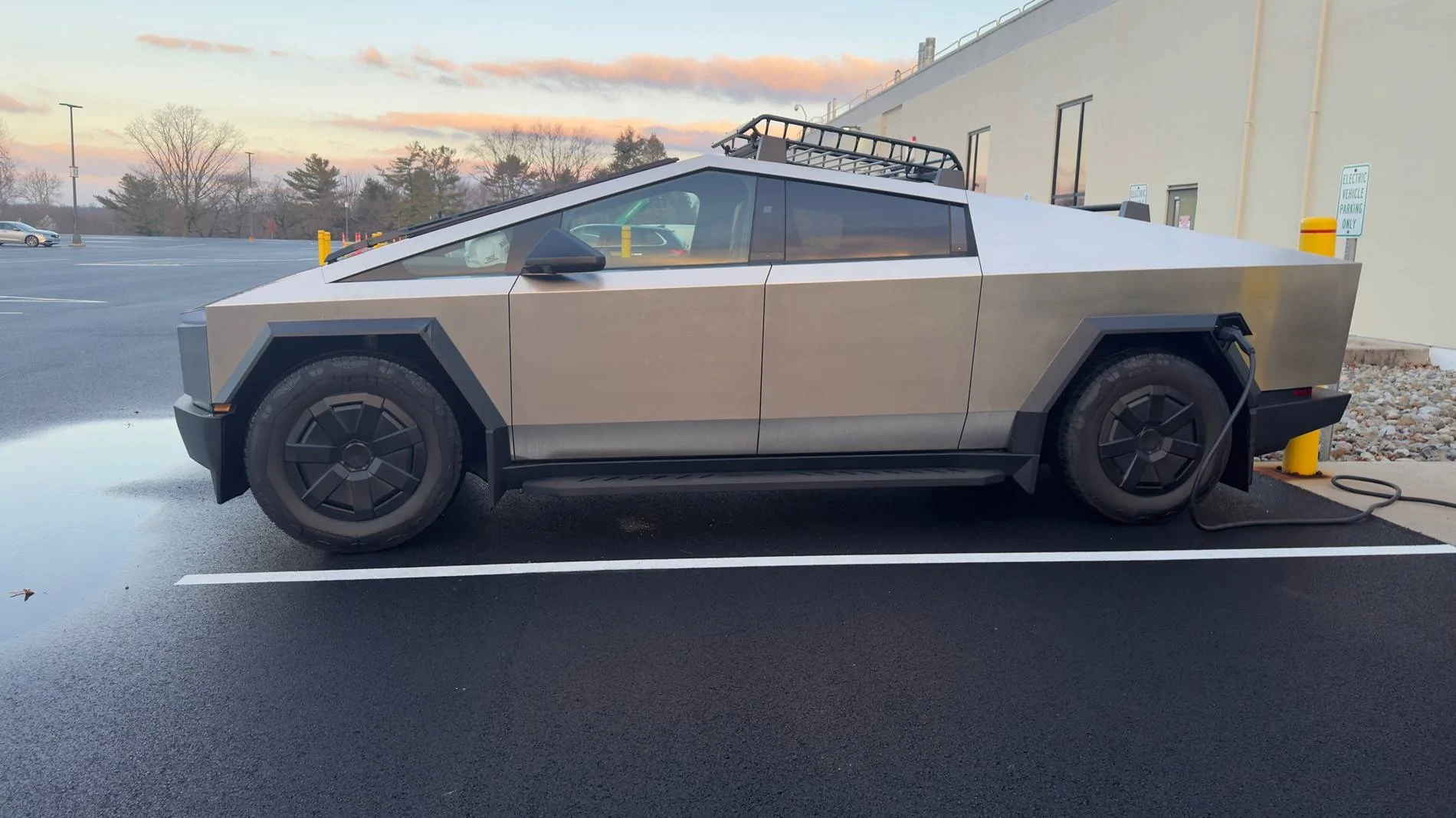 Tesla Cybertruck Installed some running boards today IMG_7856