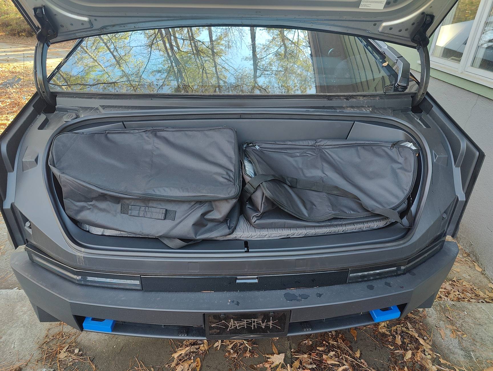 Tesla Cybertruck REVIEWED - ElecFresh Frunk Air Mattress IMG20250201161548