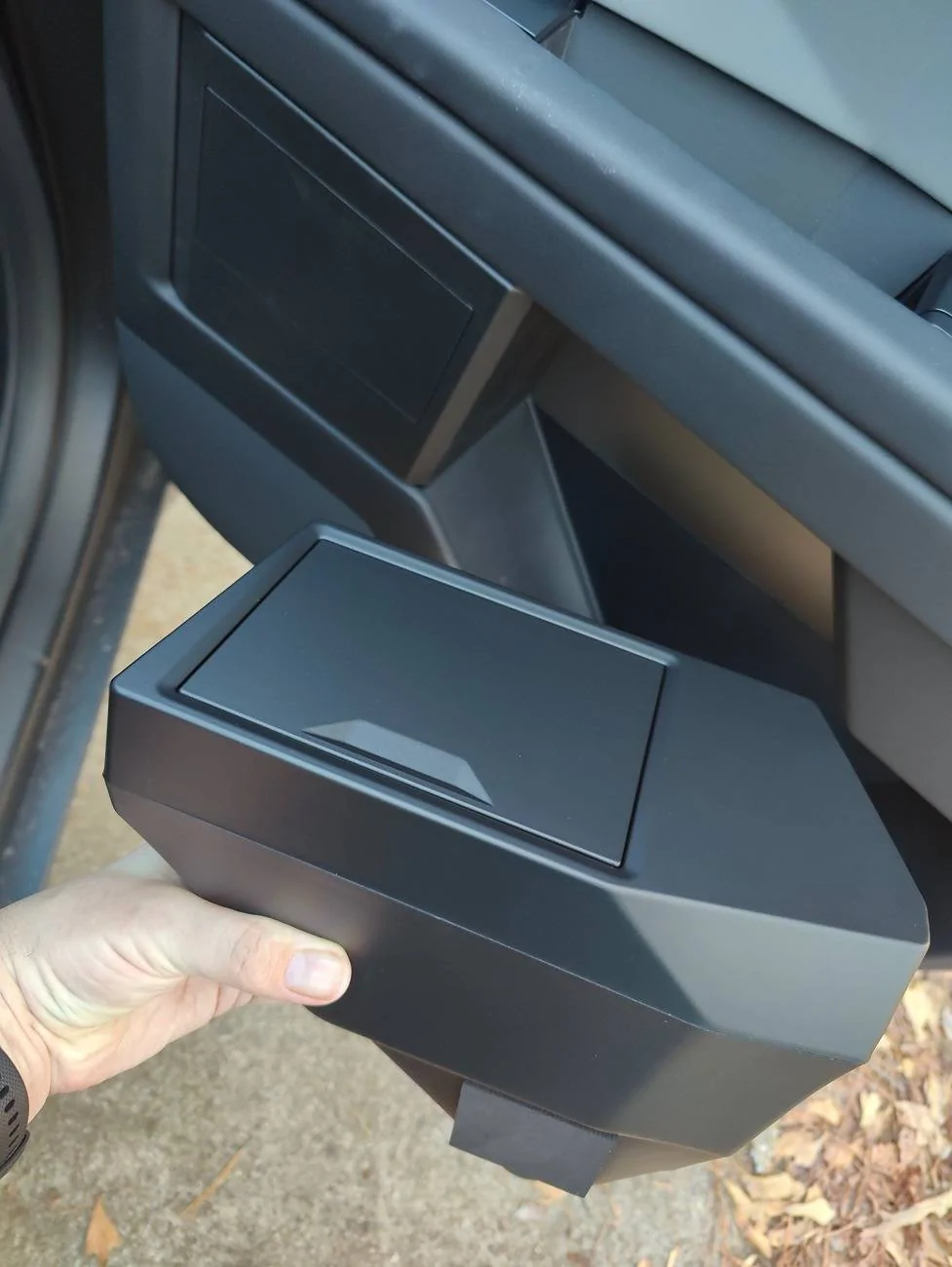 Tesla Cybertruck REVIEWED - Foronetry's Door Side (Driver & Passenger) Trash Can IMG20250201163212