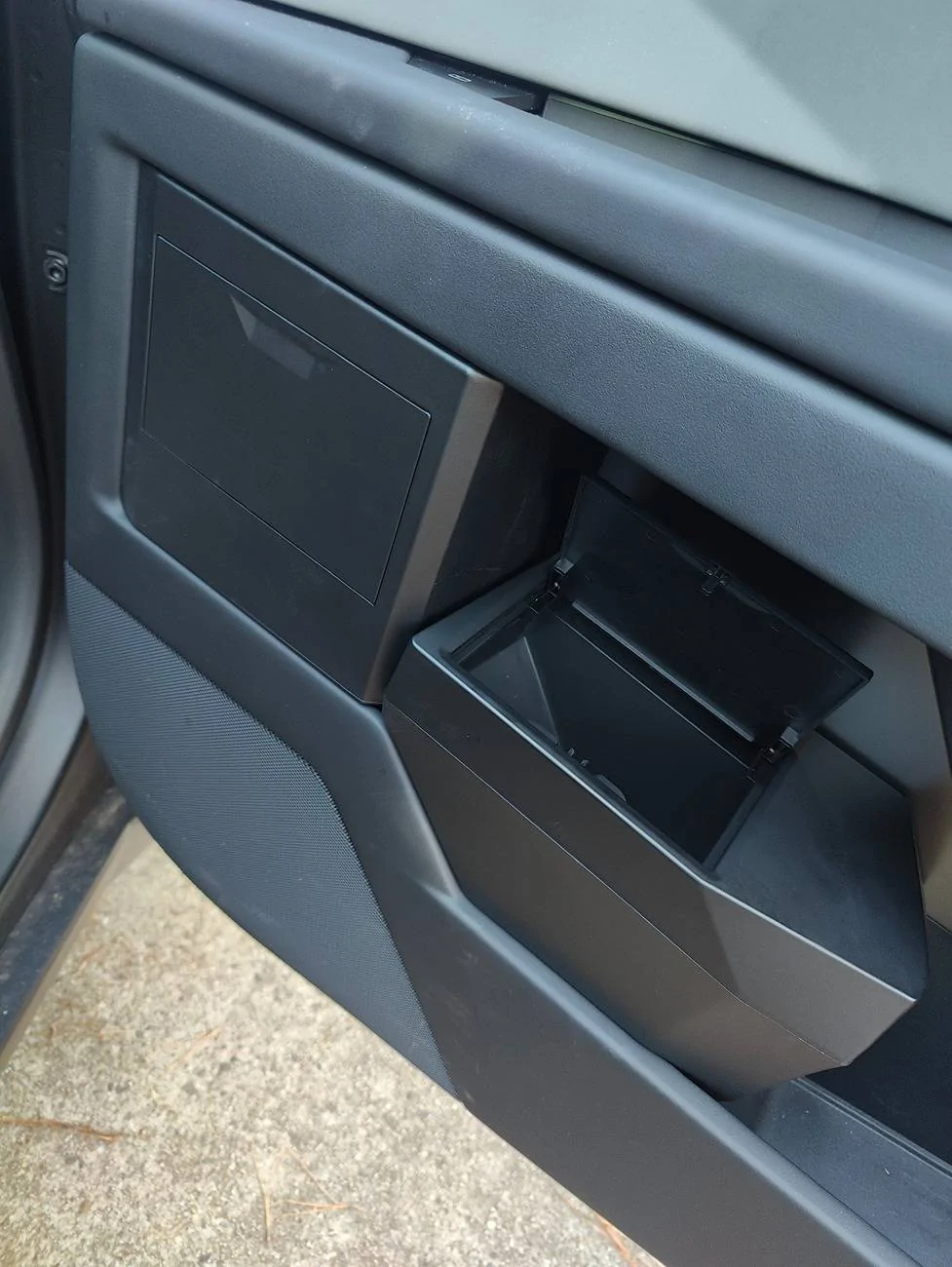 Tesla Cybertruck REVIEWED - Foronetry's Door Side (Driver & Passenger) Trash Can IMG20250201163304