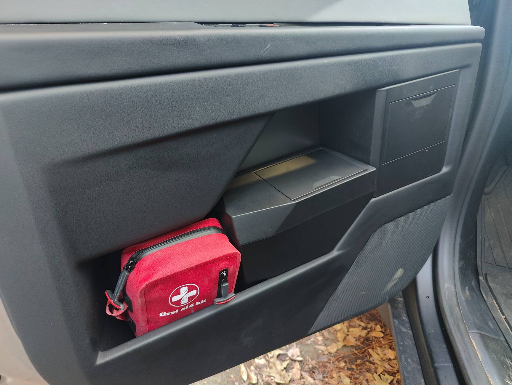 Tesla Cybertruck REVIEWED - Foronetry's Door Side (Driver & Passenger) Trash Can IMG20250201163511