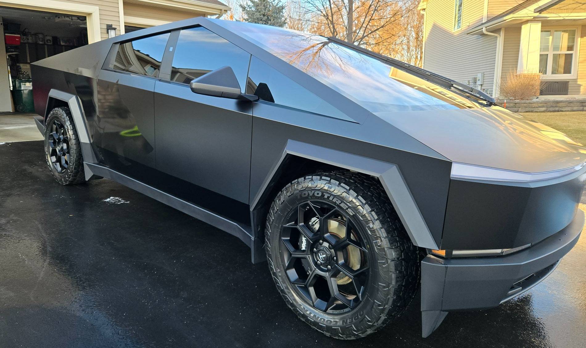 Tesla Cybertruck Cybertruck on T Sportline 22" CT7 wheels + Toyo Open Country AT3 EV tires 20241228_153723