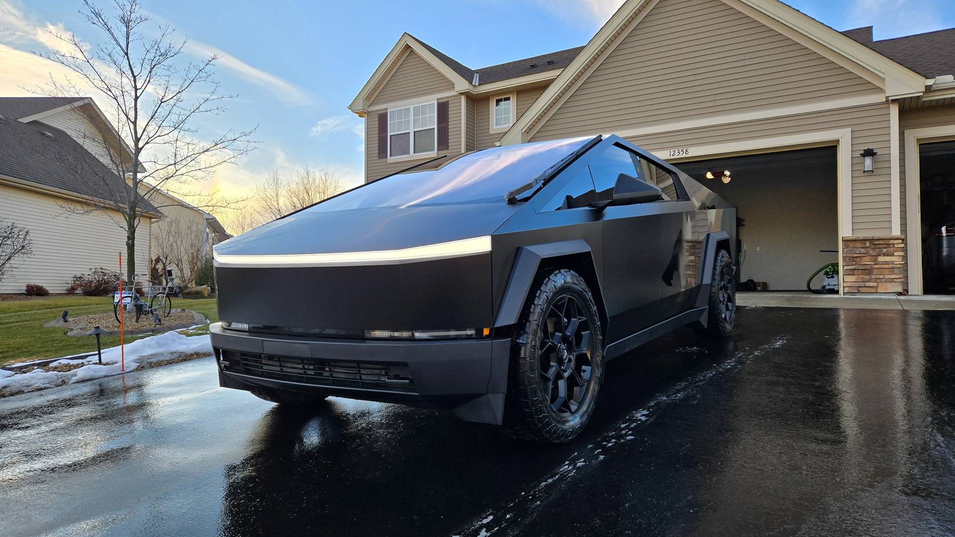 Tesla Cybertruck Cybertruck on T Sportline 22" CT7 wheels + Toyo Open Country AT3 EV tires 20241228_153445