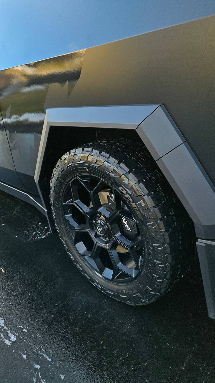 Tesla Cybertruck Cybertruck on T Sportline 22" CT7 wheels + Toyo Open Country AT3 EV tires 20241228_153658