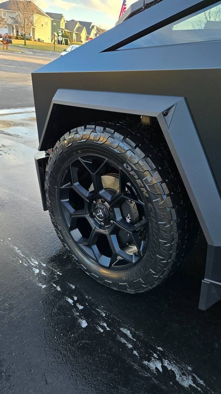Tesla Cybertruck Cybertruck on T Sportline 22" CT7 wheels + Toyo Open Country AT3 EV tires 20241228_153705