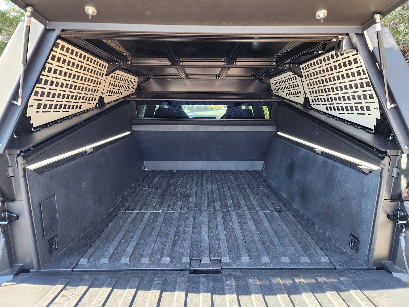 Tesla Cybertruck CYBERTRUCKco Camper build (mini-review) 20250127_100808