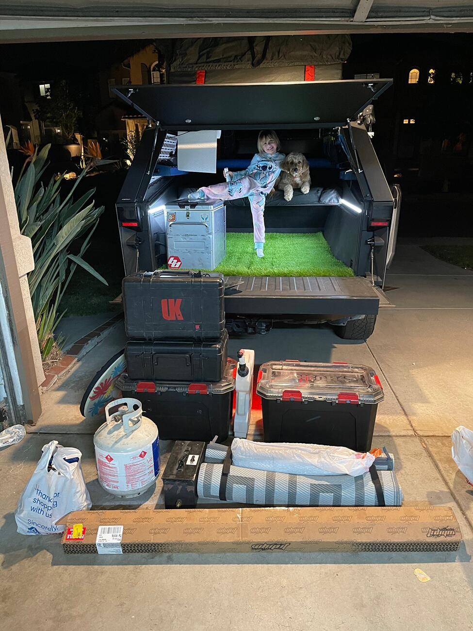 Tesla Cybertruck CYBERTRUCKco Camper build (mini-review) tempImagefGk28u