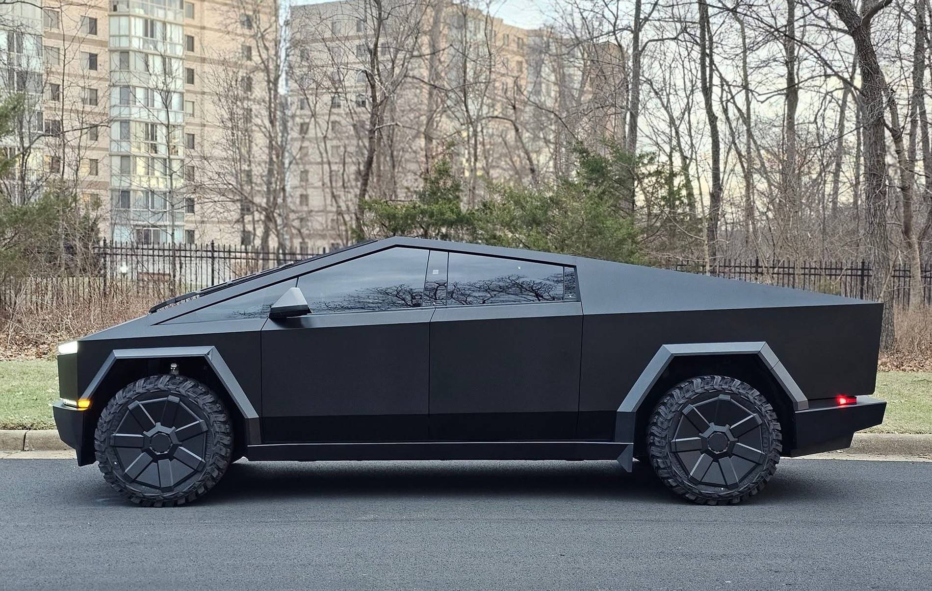 Tesla Cybertruck Cybertruck on T Sportline 22" CT7 wheels + Toyo Open Country AT3 EV tires IMG_2610