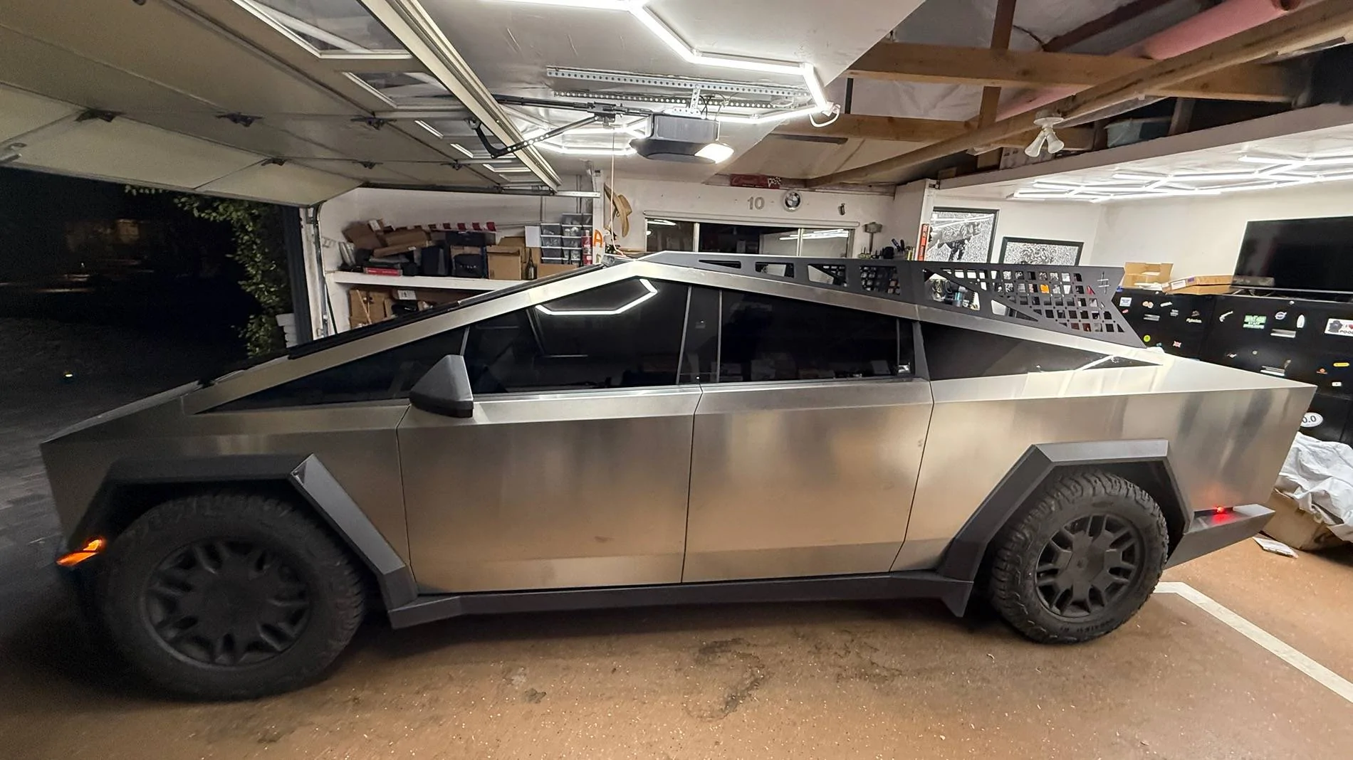 Tesla Cybertruck Mars Expedition Roof-Rack Installed! IMG_3157