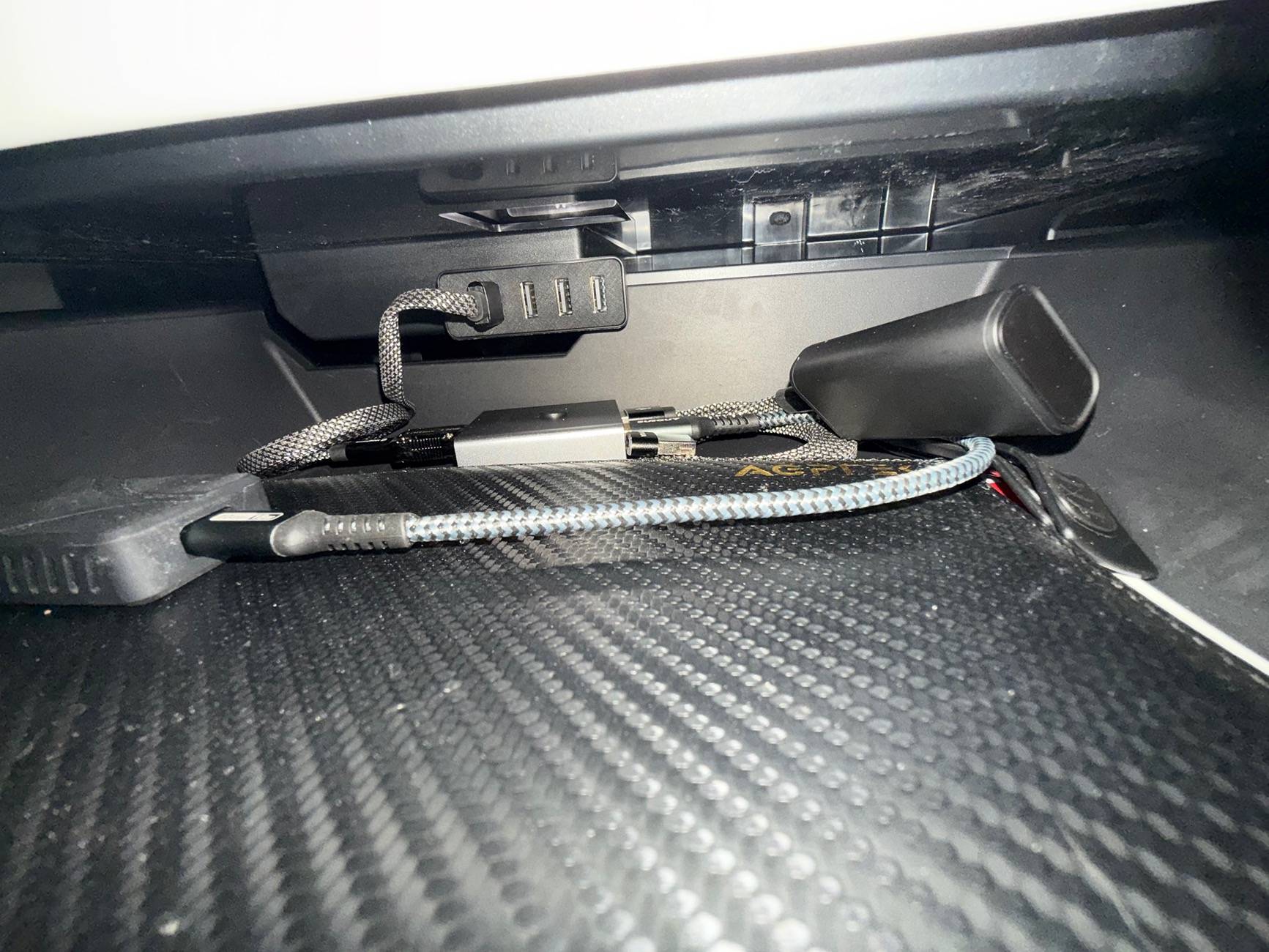 Tesla Cybertruck Cheap, useful Cybertruck USB drive mount IMG_0929