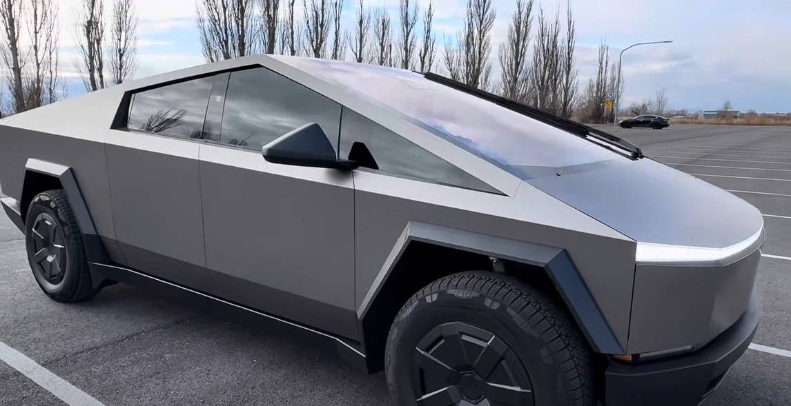 Tesla Cybertruck I am in love with this elegant and cool PPF! -Tlyard (color Matte Satin Liquid Silver)😍 WhatsApp Image 2025-01-24 at 10.41.21 AM