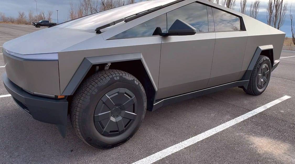 Tesla Cybertruck I am in love with this elegant and cool PPF! -Tlyard (color Matte Satin Liquid Silver)😍 WhatsApp Image 2025-02-07 at 3.34.52 PM