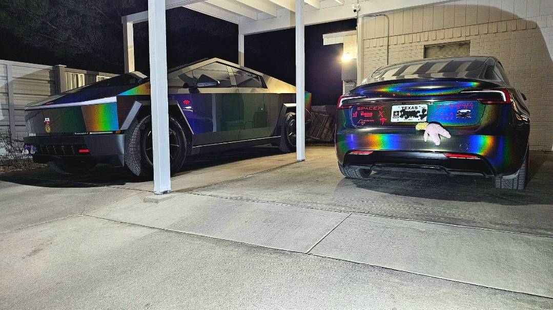 Tesla Cybertruck Daily random Cybertruck photos thread - Post Yours! 📸 🤳 Screenshot_20250207_073715_Gallery