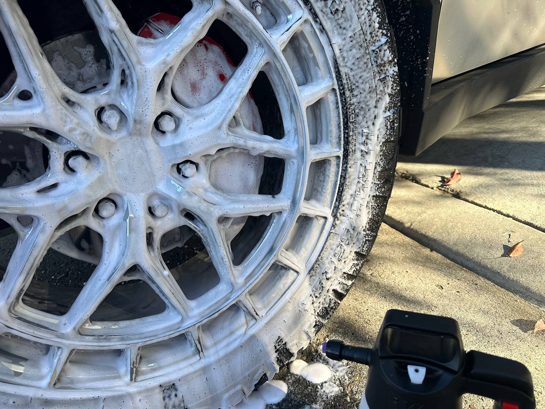 Tesla Cybertruck Rear Wheel Brake Dust IMG_1647