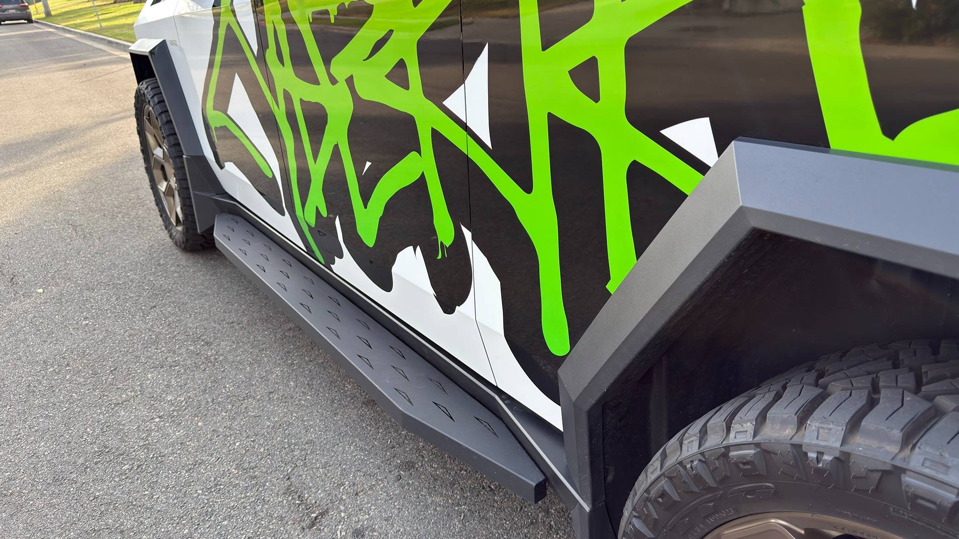 Tesla Cybertruck EVBase Cybertruck Running Boards Gen 1 vs Gen 3- What’s the Difference? lQDPIt_4L6cHfx3NEbjNH4Cw8Y8CMP2uWHwHgUS387FlAA_8064_4536