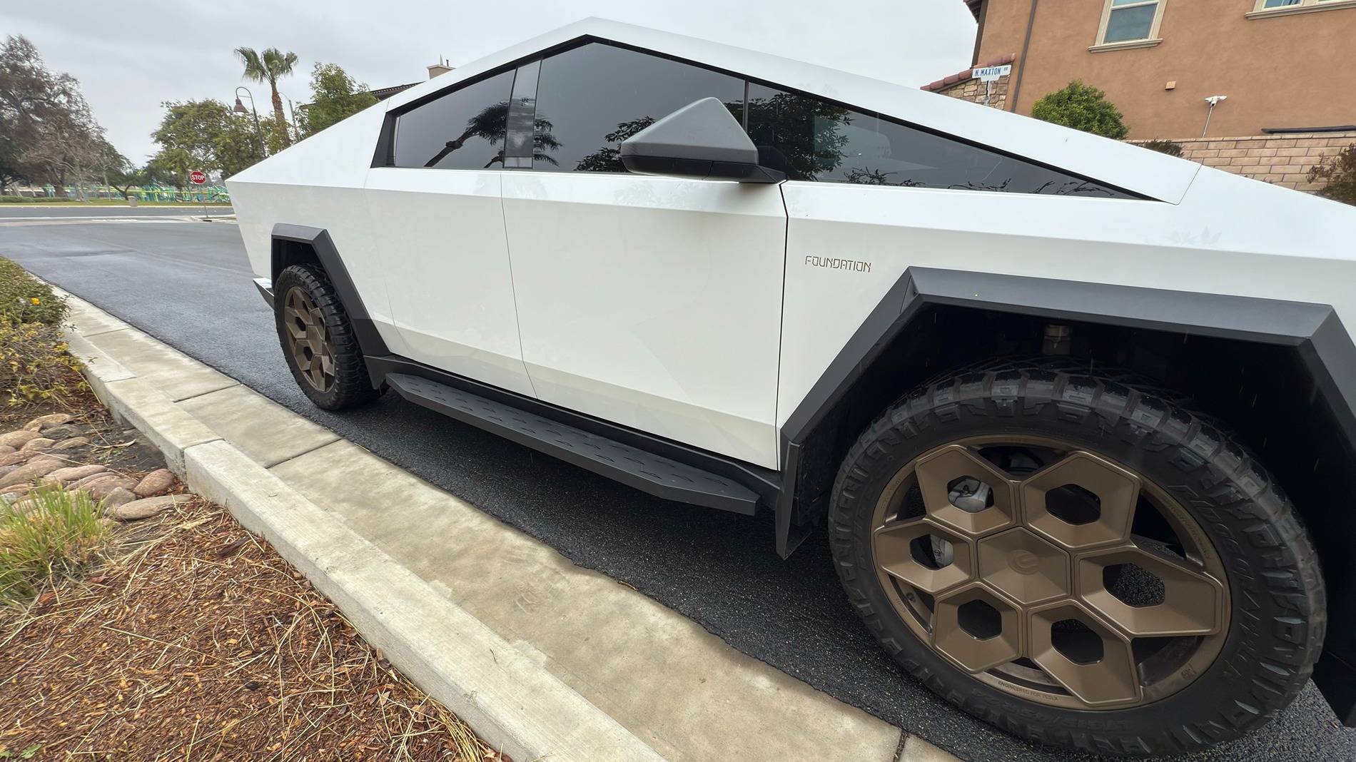 Tesla Cybertruck EVBase Cybertruck Running Boards Gen 1 vs Gen 3- What’s the Difference? lQDPItxqsPJxNL3NEbjNH4CwEJJr9YlWehIHh3mu0Sk3AA_8064_4536