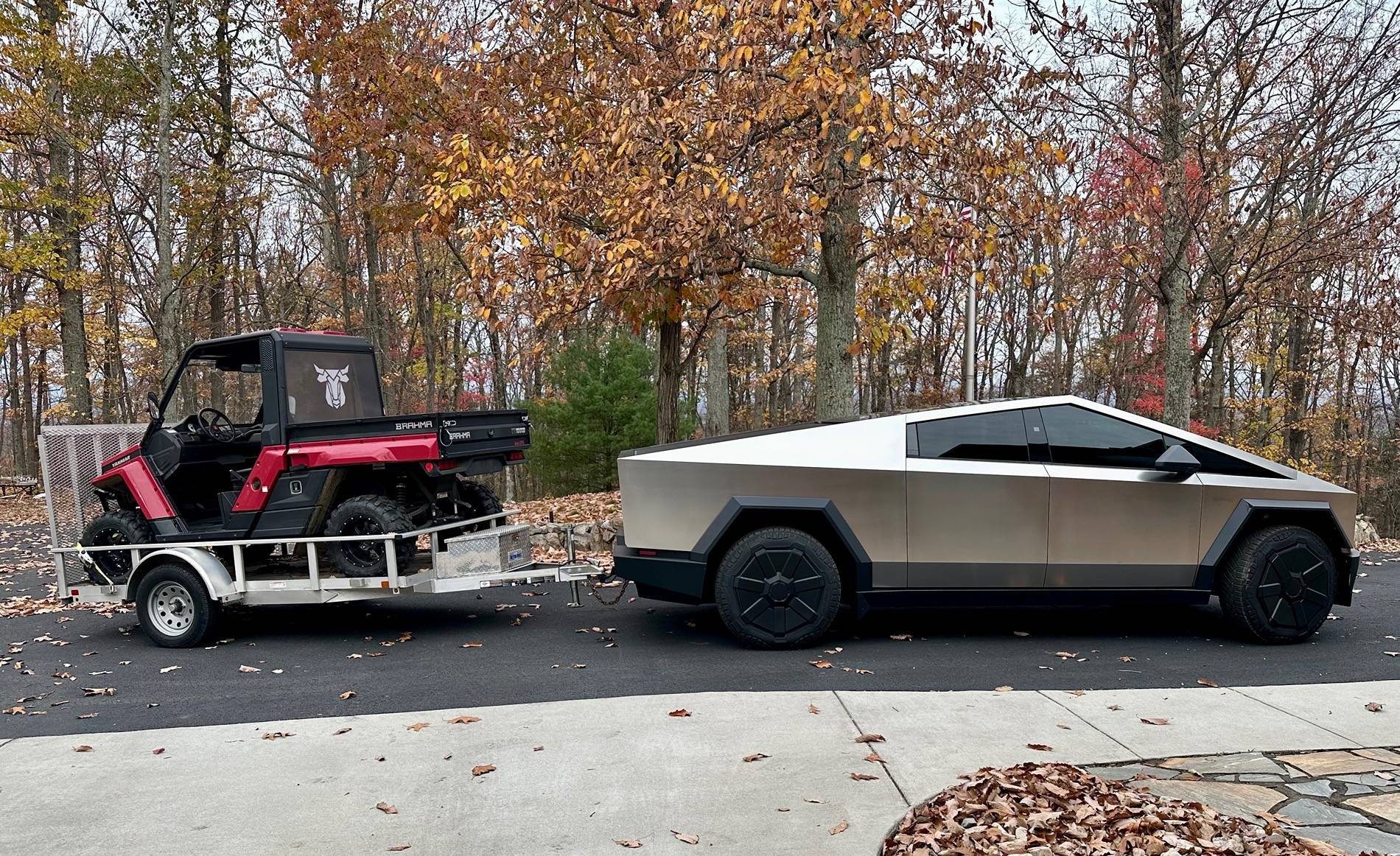 Tesla Cybertruck What Are You Hauling in your Cybertruck? 🦾 👷‍♂️ 1739232046297-ch