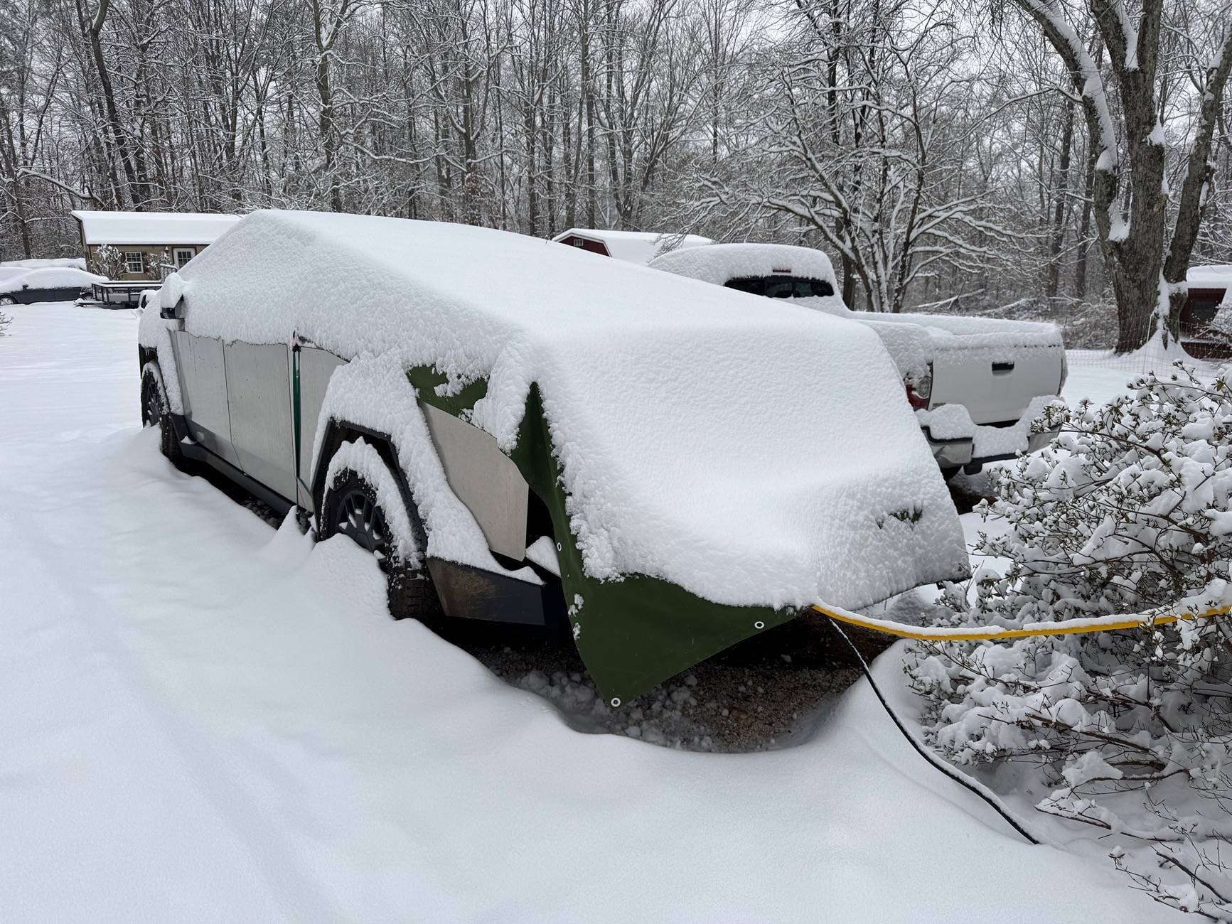 Tesla Cybertruck Clearing Cybertruck of Snow tempImagep5KSzT