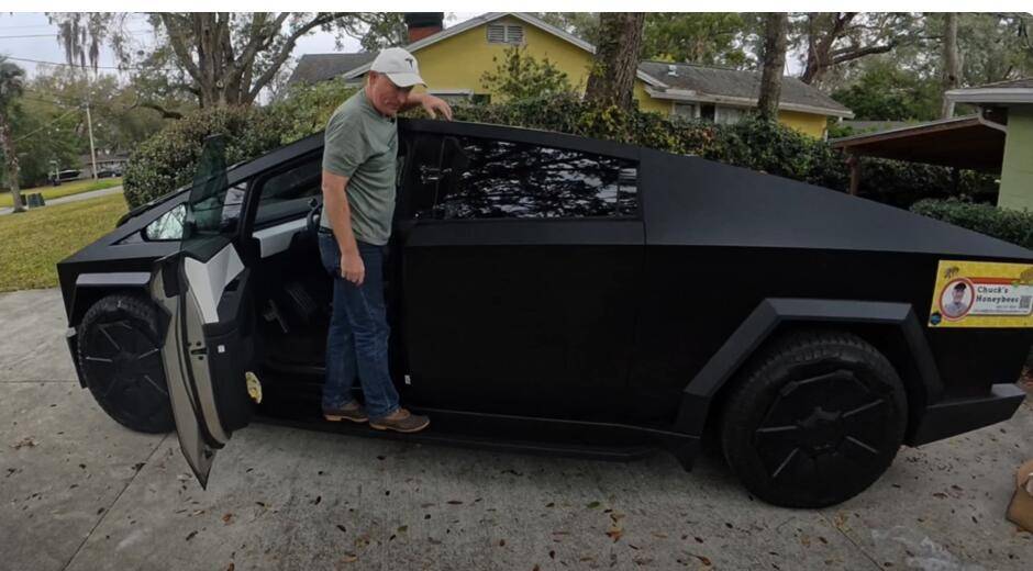 Tesla Cybertruck 𝐌𝐔𝐒𝐓 𝐇𝐀𝐕𝐄 𝐂𝐲𝐛𝐞𝐫𝐭𝐫𝐮𝐜𝐤 𝐑𝐮𝐧𝐧𝐢𝐧𝐠 𝐁𝐨𝐚𝐫𝐝𝐬!-𝐓𝐥𝐲𝐚𝐫𝐝 微信图片_20250217100729