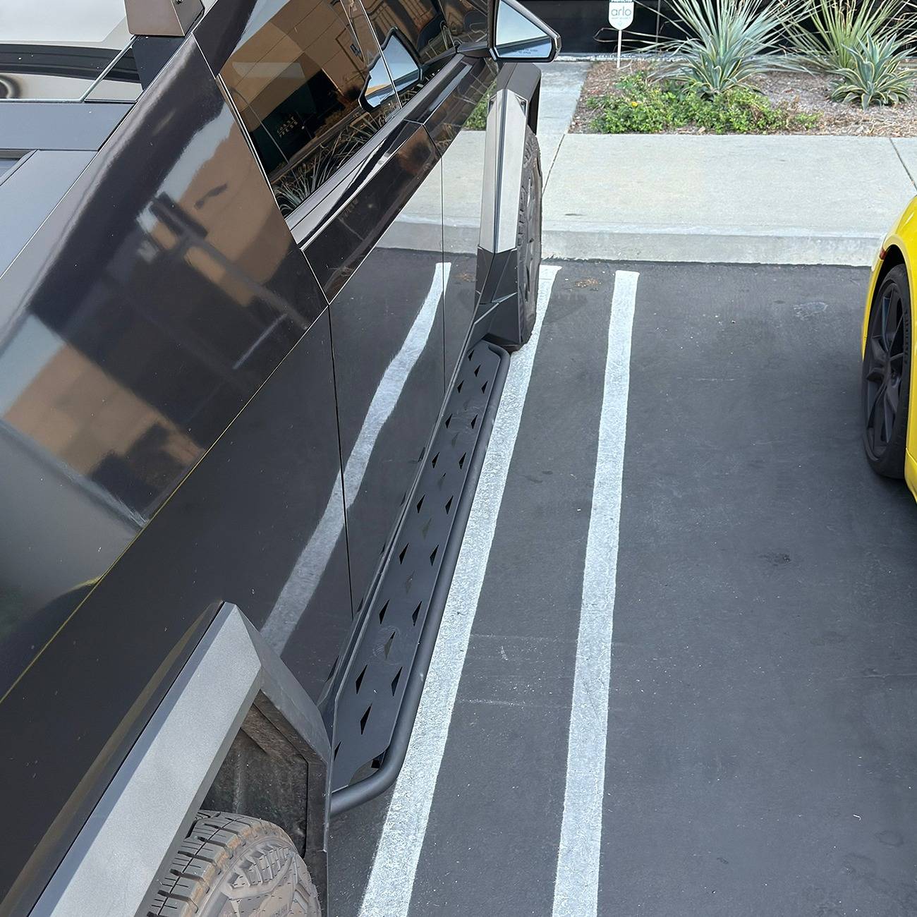 Tesla Cybertruck Best Accessories-Running Boards for Cybertruck(Hansshow) running boards