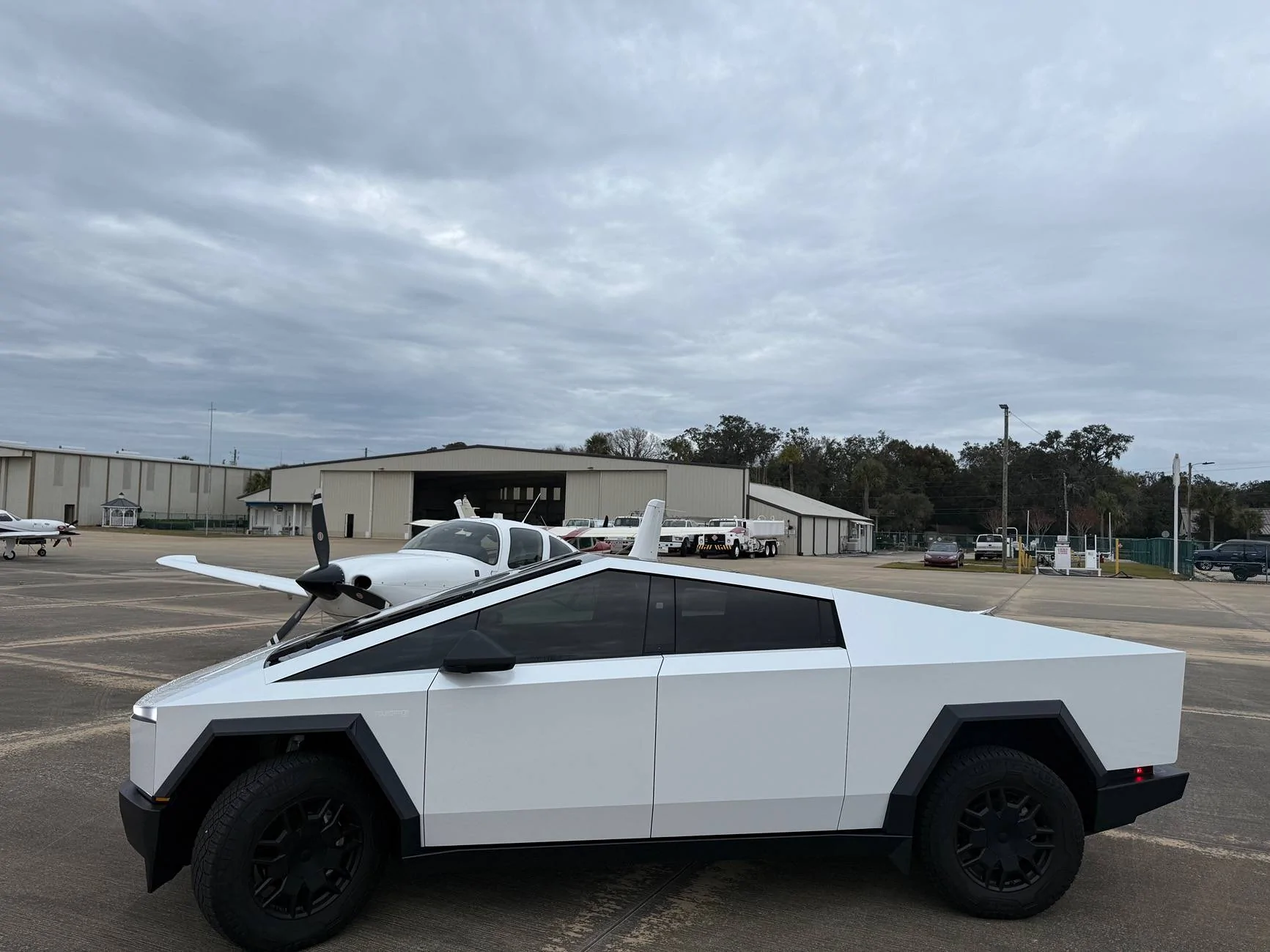 Tesla Cybertruck WHITE Vinyl Wrap & PPF Cybertruck -- Photos & Videos IMG_3791