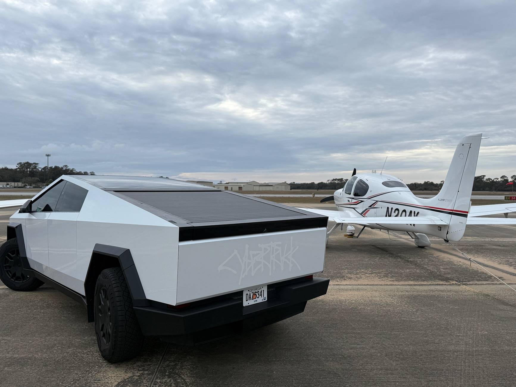 Tesla Cybertruck WHITE Vinyl Wrap & PPF Cybertruck -- Photos & Videos IMG_3794