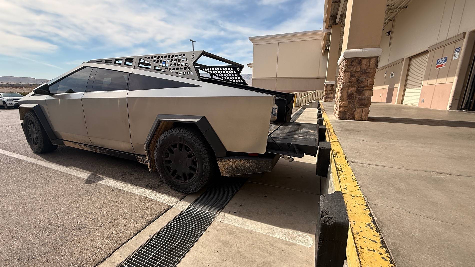 Tesla Cybertruck 🦾 Cybertruck doing truck stuff!  Post your photos! IMG_3409