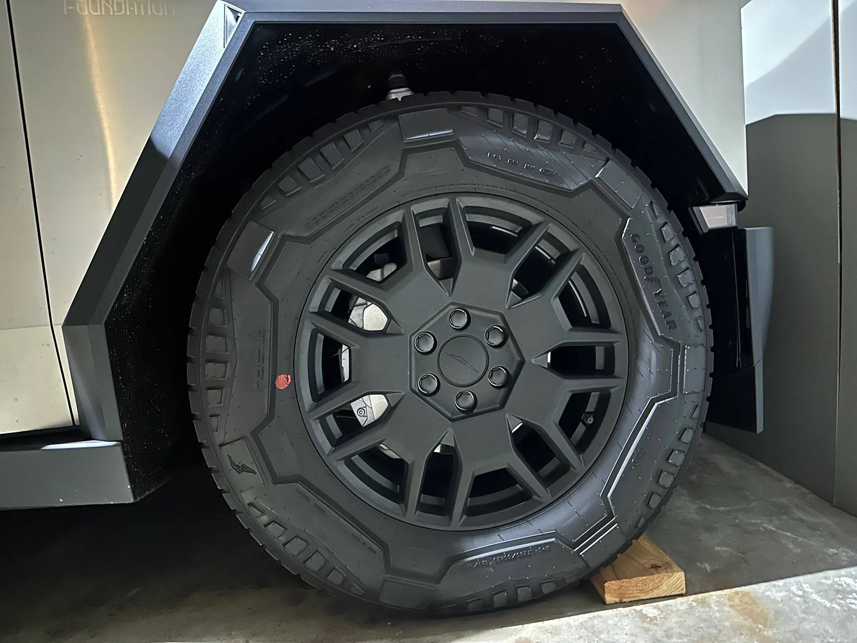 Tesla Cybertruck Cybertruck Cyber Wheel Cap Kit received IMG_4467
