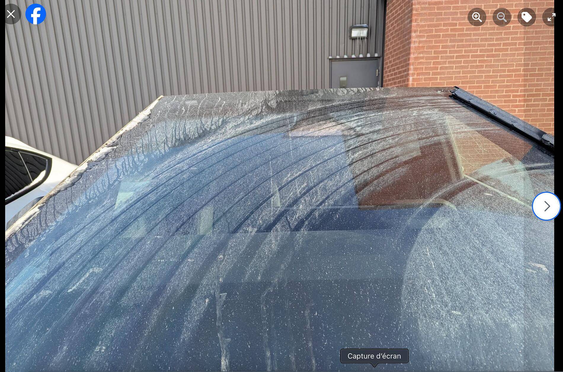 Tesla Cybertruck Windshield wiper/fluid not covering or cleaning evenly Capture d’écran, le 2025-02-19 à 07.05.41