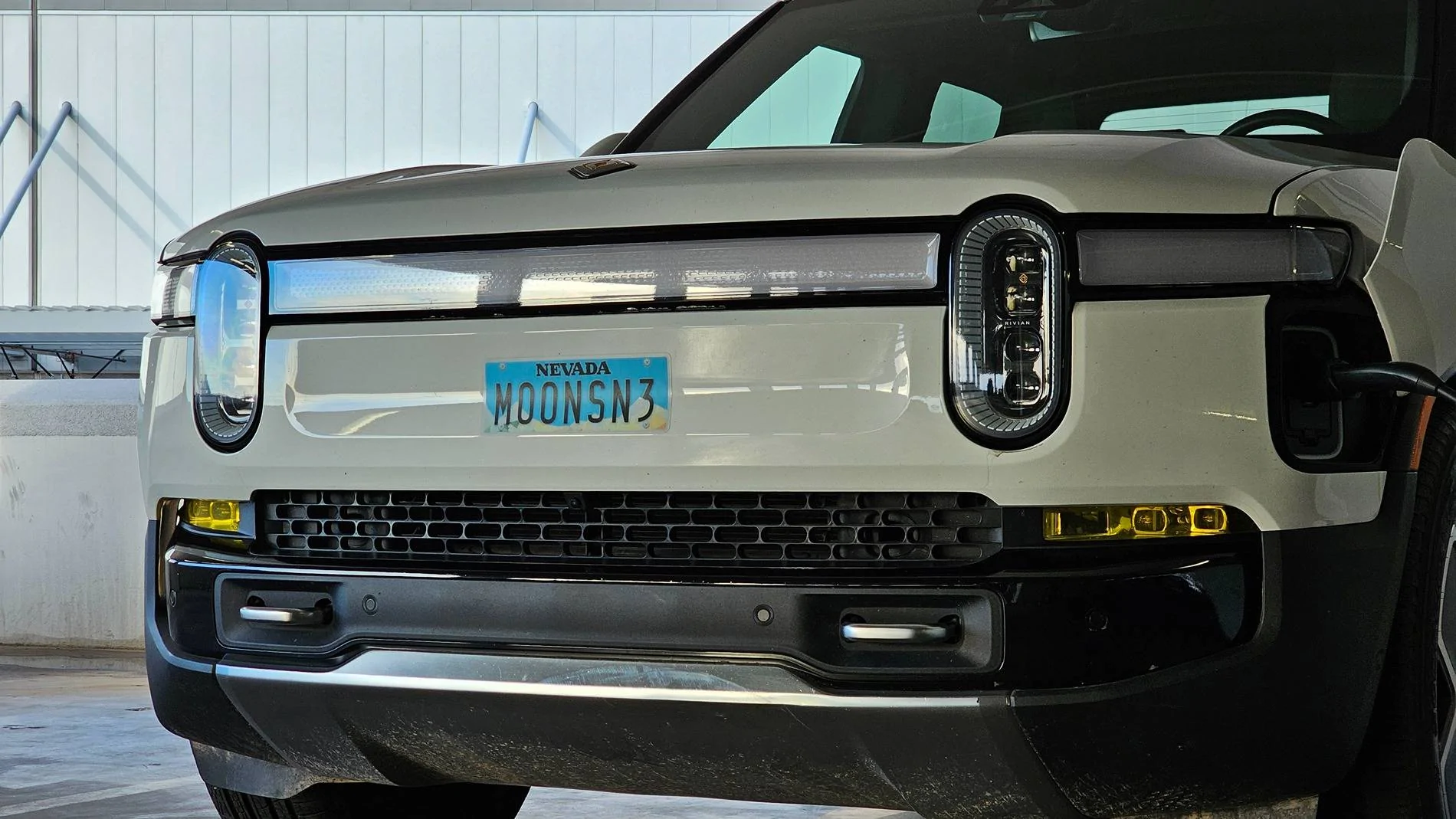 Tesla Cybertruck Front License Plate in California 20250219_071536