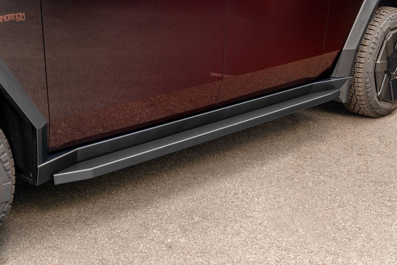 Tesla Cybertruck New AeroMaxx Running Boards for Cybertruck -- By T Sportline - Made in USA 01_CYB - Running Board No Pattern - Web-2