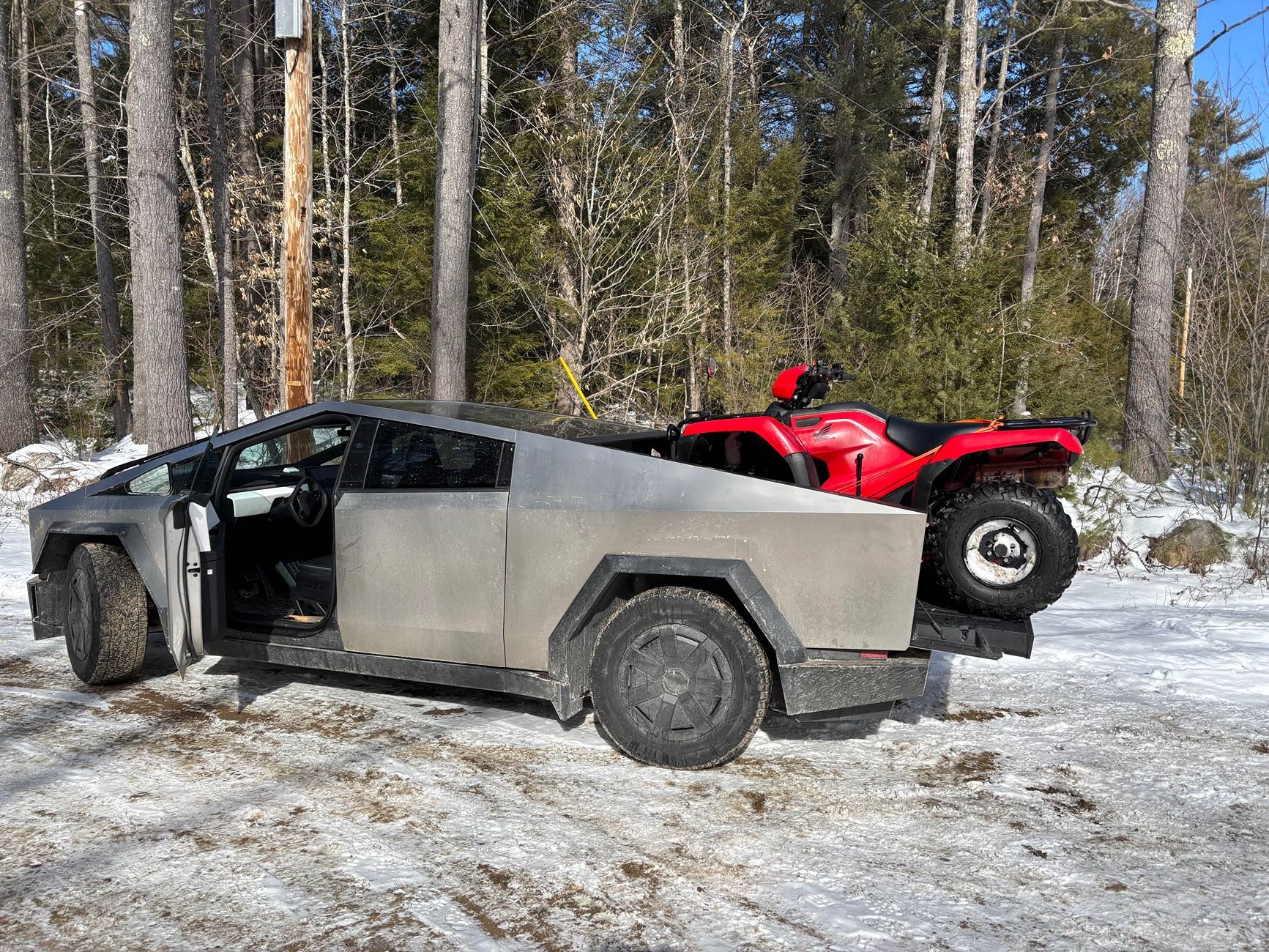 Tesla Cybertruck 🦾 Cybertruck doing truck stuff!  Post your photos! IMG_0728