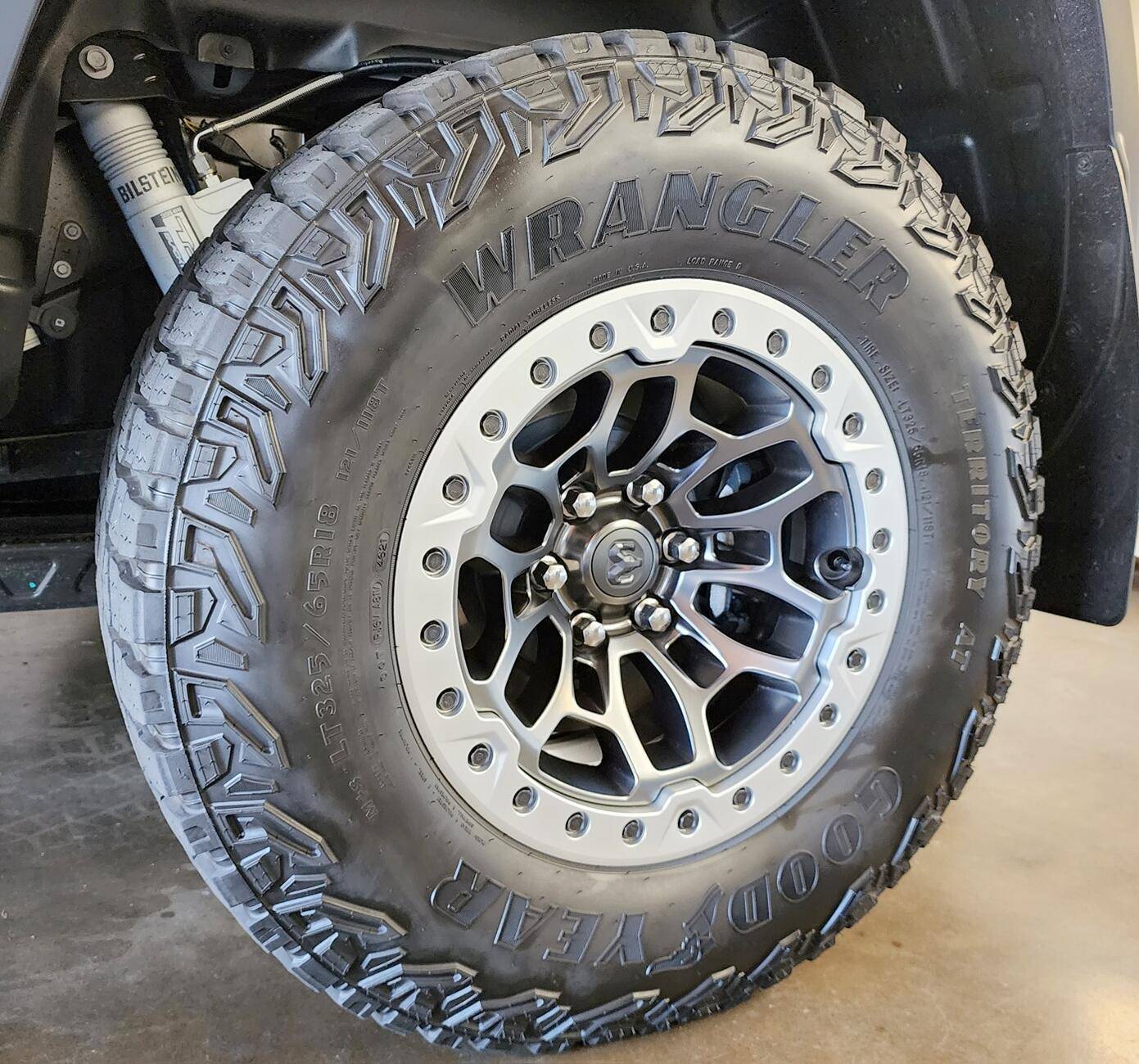 Tesla Cybertruck Martian Wheels 18" Cyber Rover beadlock wheels on Cybertruck 1740084853453-hc