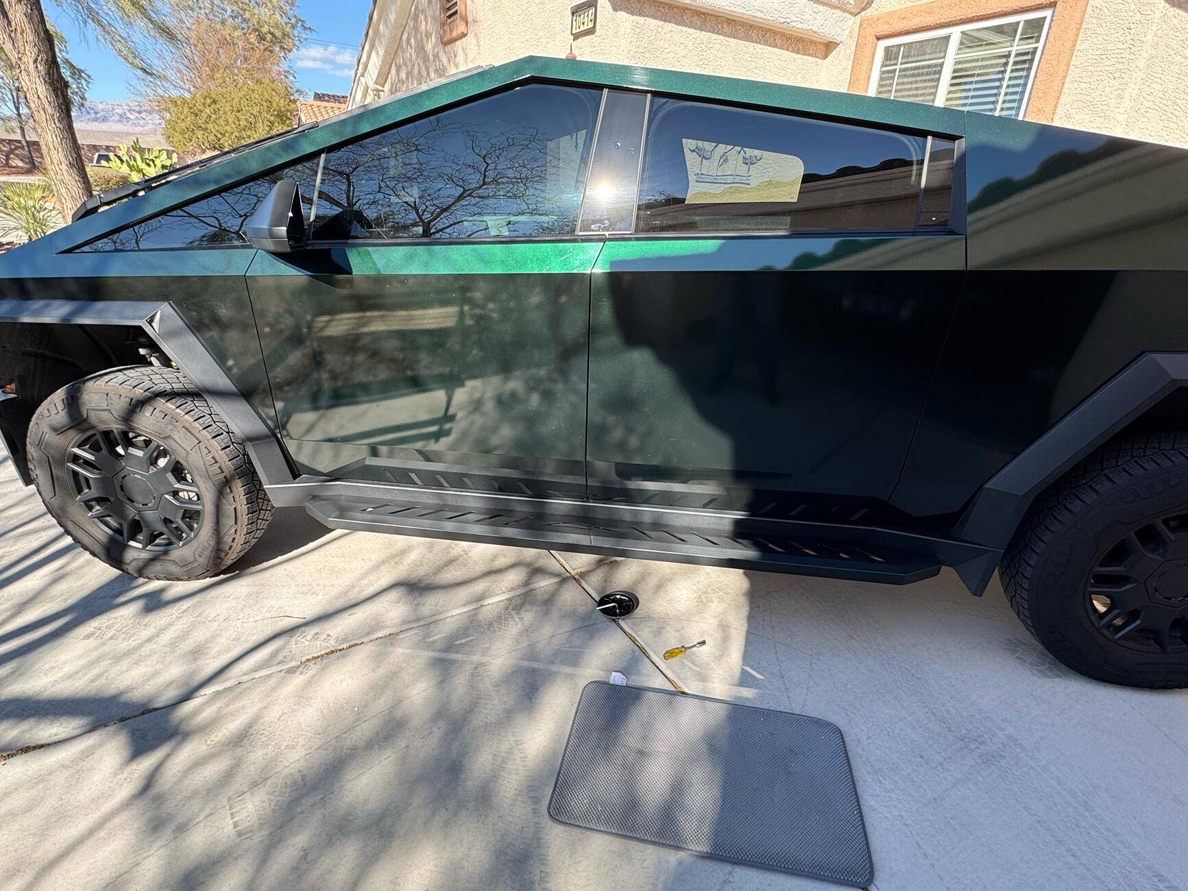 Tesla Cybertruck 𝐌𝐔𝐒𝐓 𝐇𝐀𝐕𝐄 𝐂𝐲𝐛𝐞𝐫𝐭𝐫𝐮𝐜𝐤 𝐑𝐮𝐧𝐧𝐢𝐧𝐠 𝐁𝐨𝐚𝐫𝐝𝐬!-𝐓𝐥𝐲𝐚𝐫𝐝 tempImageR9nAZq