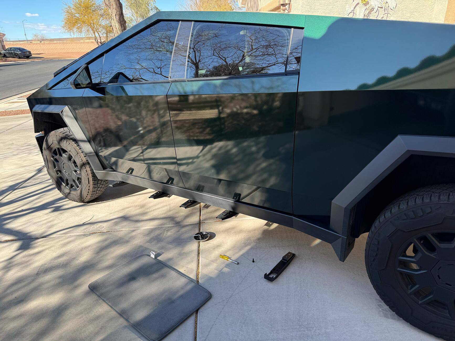 Tesla Cybertruck 𝐌𝐔𝐒𝐓 𝐇𝐀𝐕𝐄 𝐂𝐲𝐛𝐞𝐫𝐭𝐫𝐮𝐜𝐤 𝐑𝐮𝐧𝐧𝐢𝐧𝐠 𝐁𝐨𝐚𝐫𝐝𝐬!-𝐓𝐥𝐲𝐚𝐫𝐝 tempImagevzD8Za