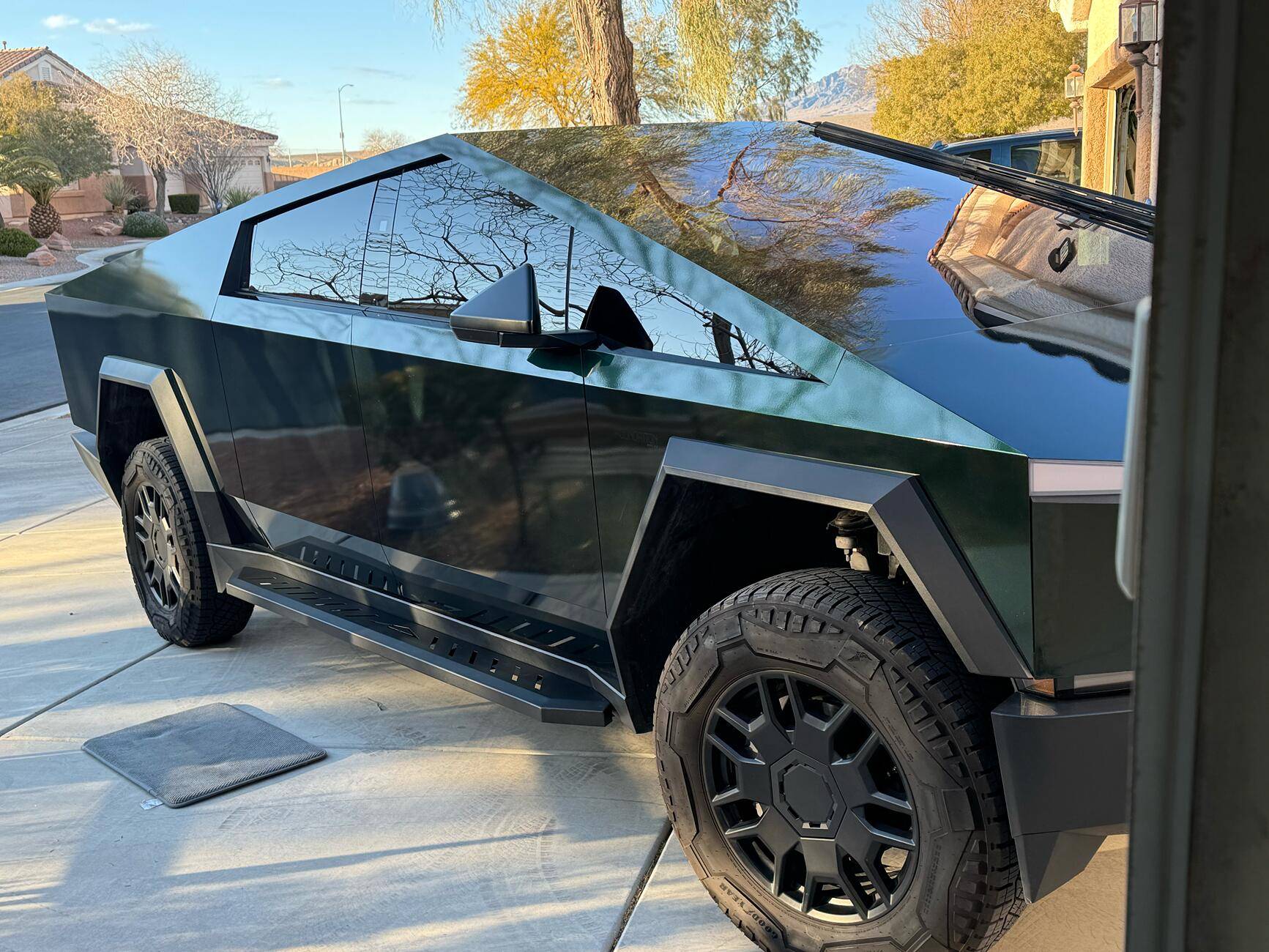 Tesla Cybertruck 𝐌𝐔𝐒𝐓 𝐇𝐀𝐕𝐄 𝐂𝐲𝐛𝐞𝐫𝐭𝐫𝐮𝐜𝐤 𝐑𝐮𝐧𝐧𝐢𝐧𝐠 𝐁𝐨𝐚𝐫𝐝𝐬!-𝐓𝐥𝐲𝐚𝐫𝐝 tempImage2X7OtH