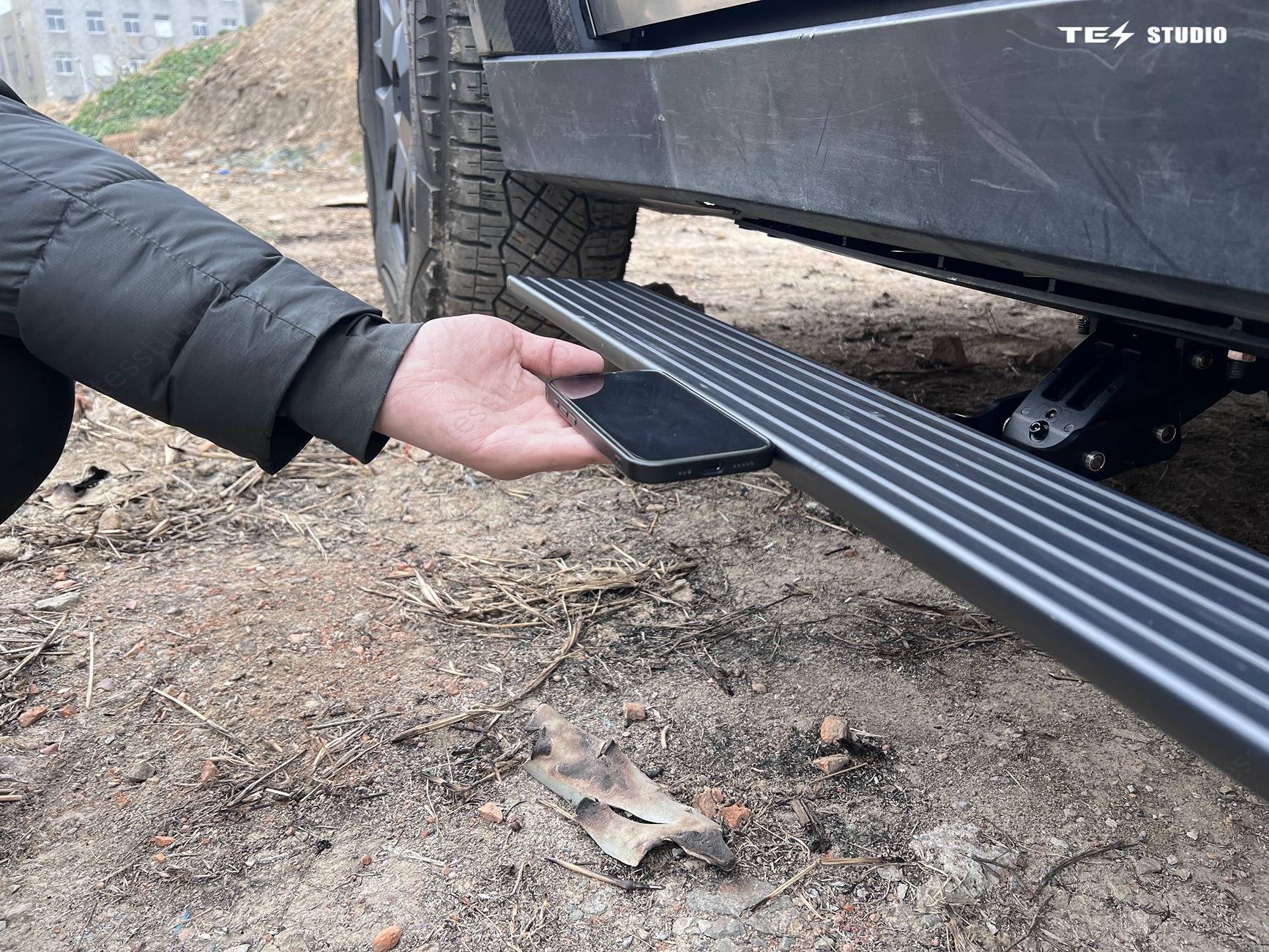 cybertruck running boards4.jpg